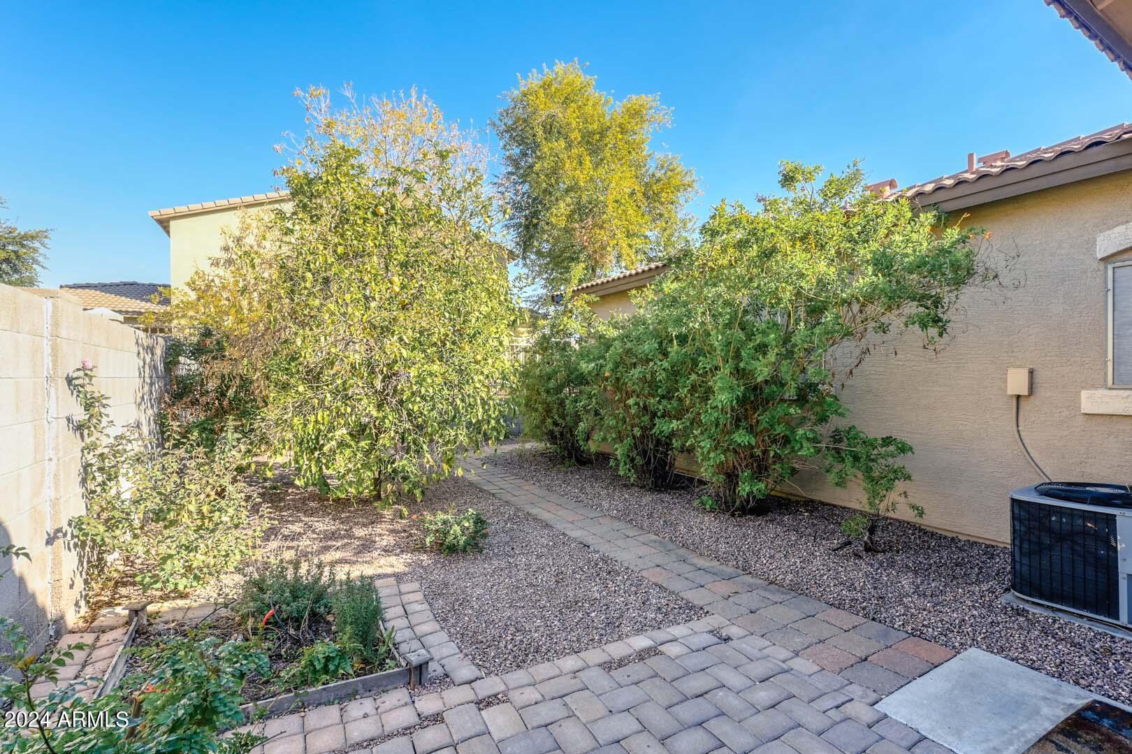 5194 W DESERT HILLS Drive