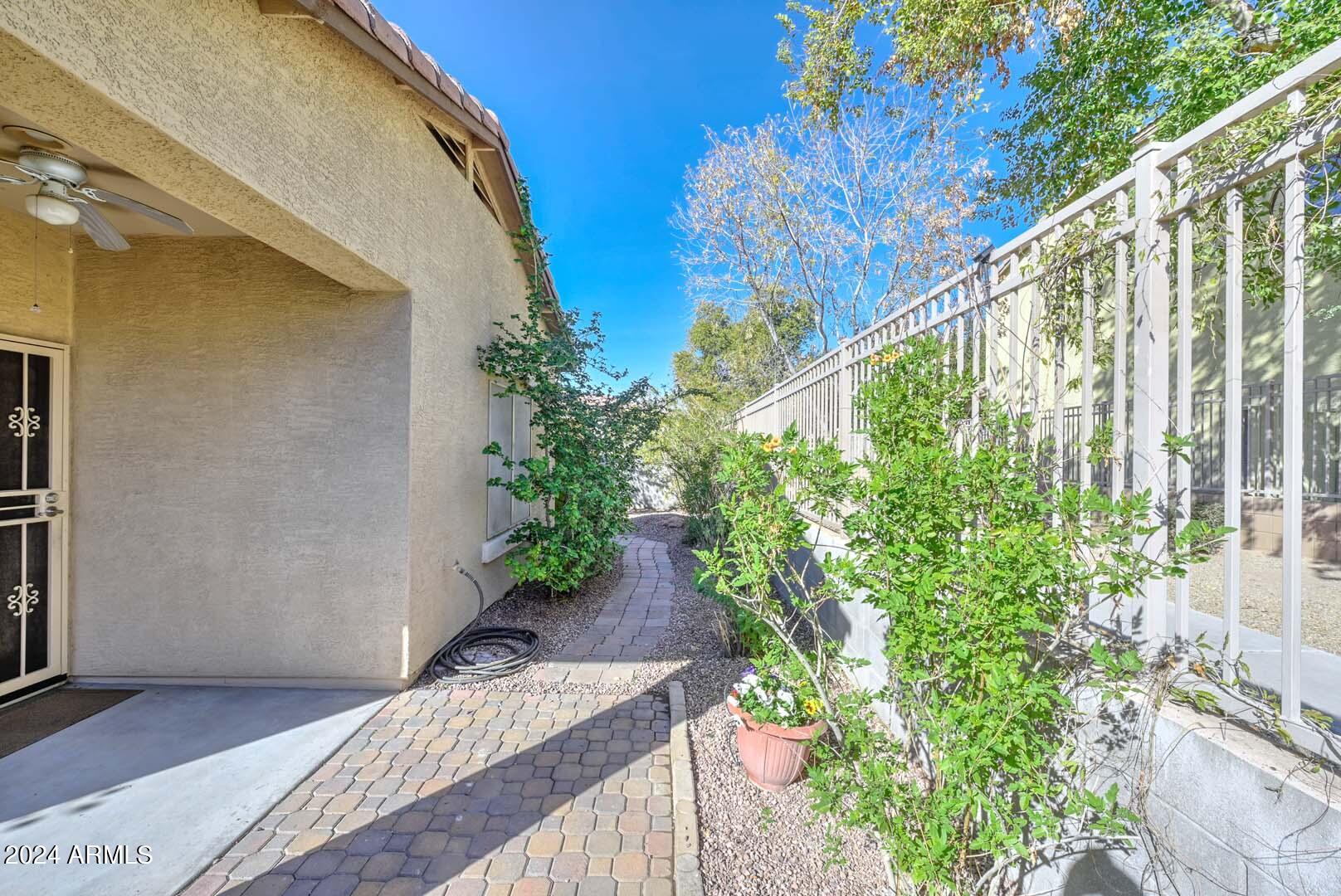 5194 W DESERT HILLS Drive
