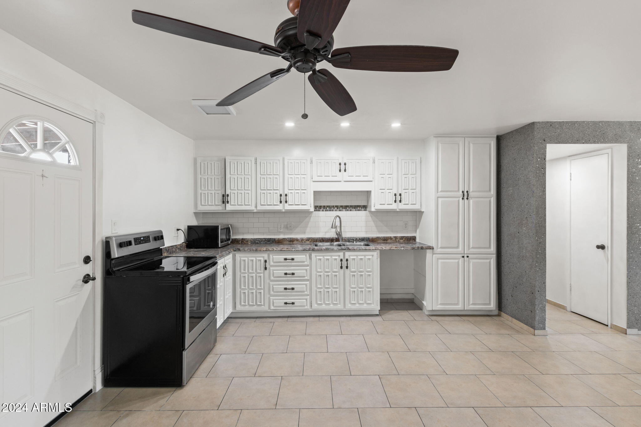 13628 N 41ST Place