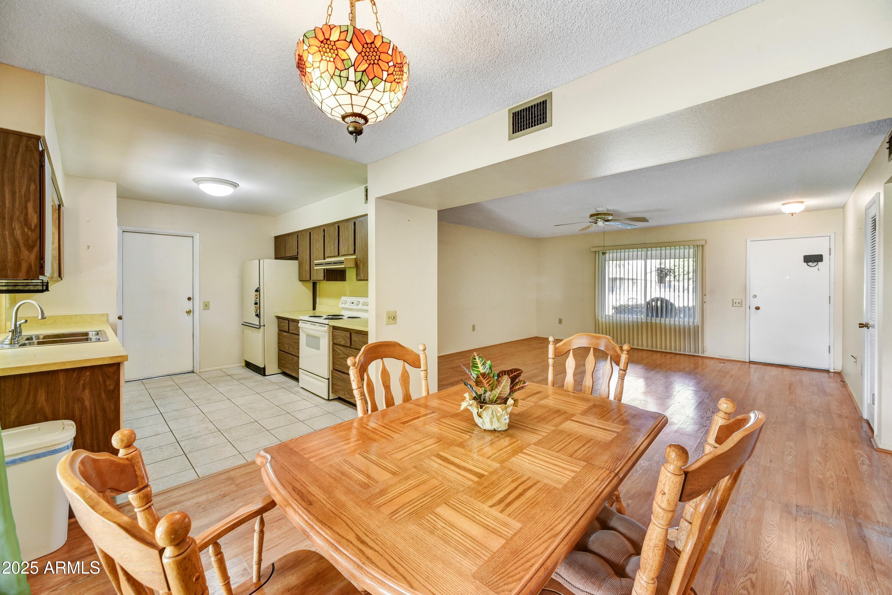 9813 W PLEASANT VALLEY Road