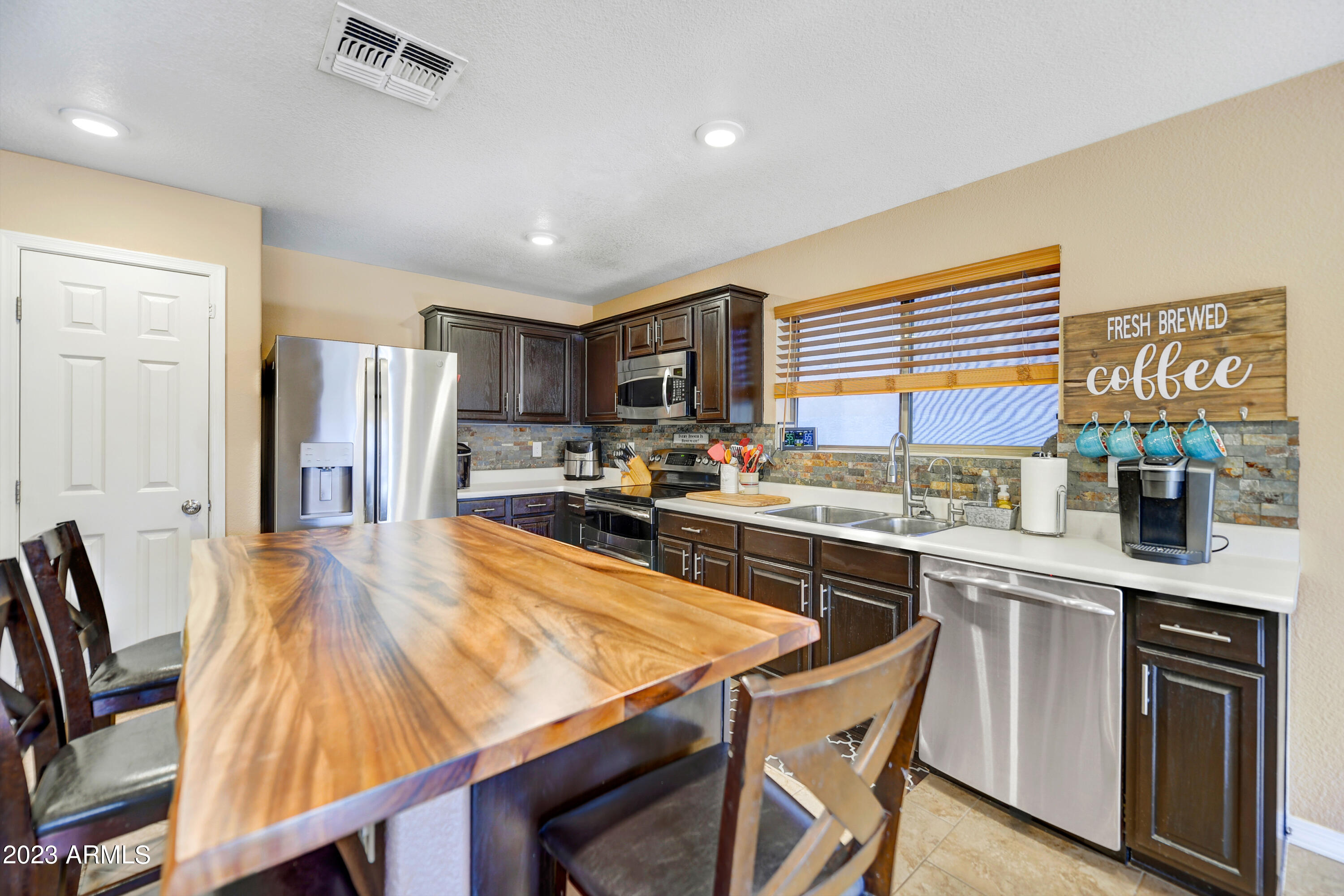 3561 E TRIGGER Way