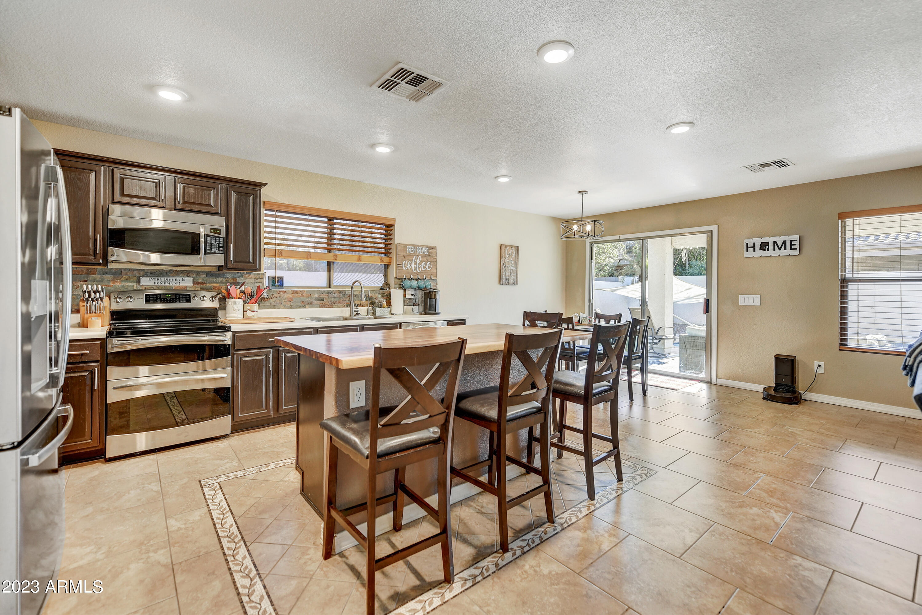 3561 E TRIGGER Way