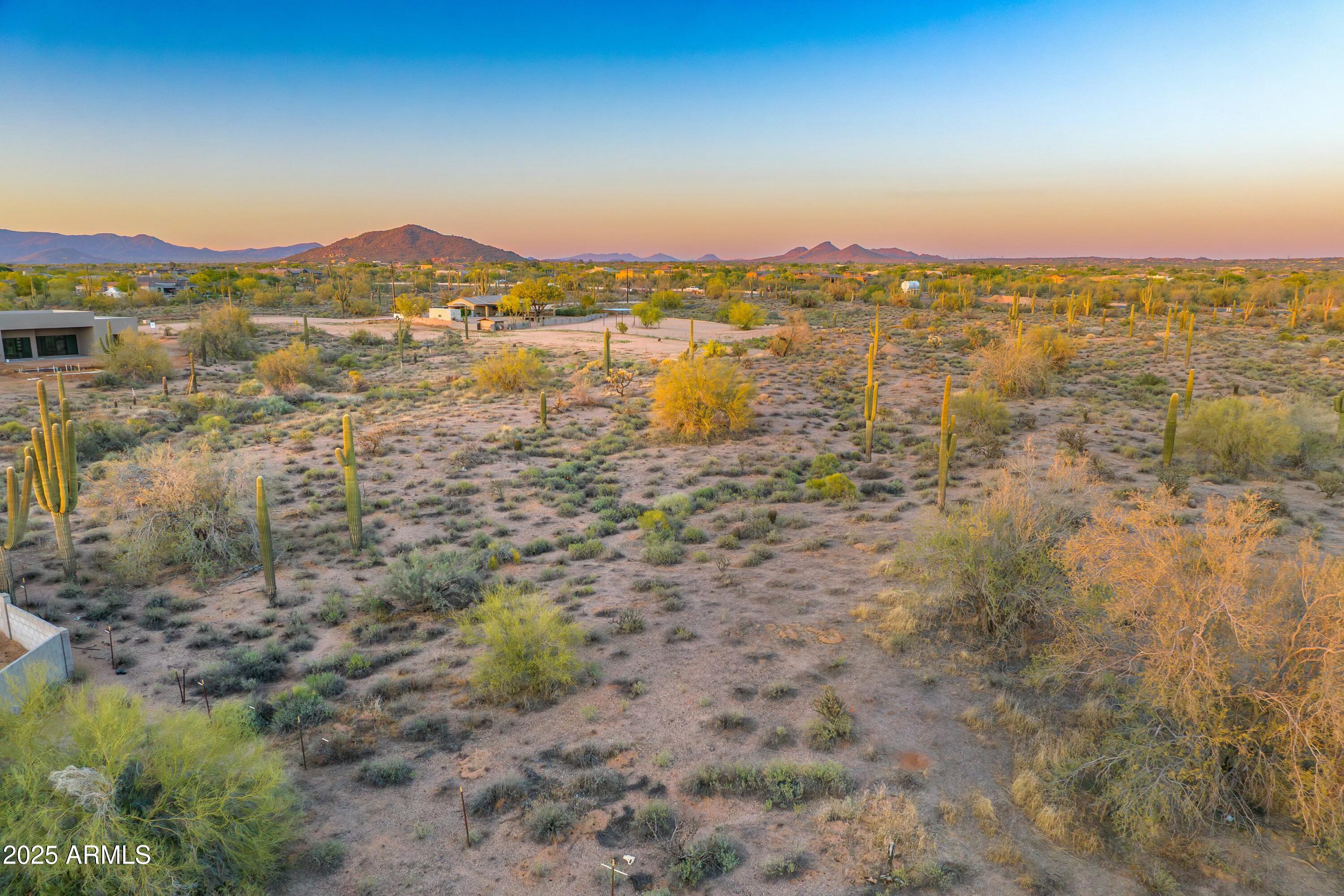 7120 E DYNAMITE Boulevard, -