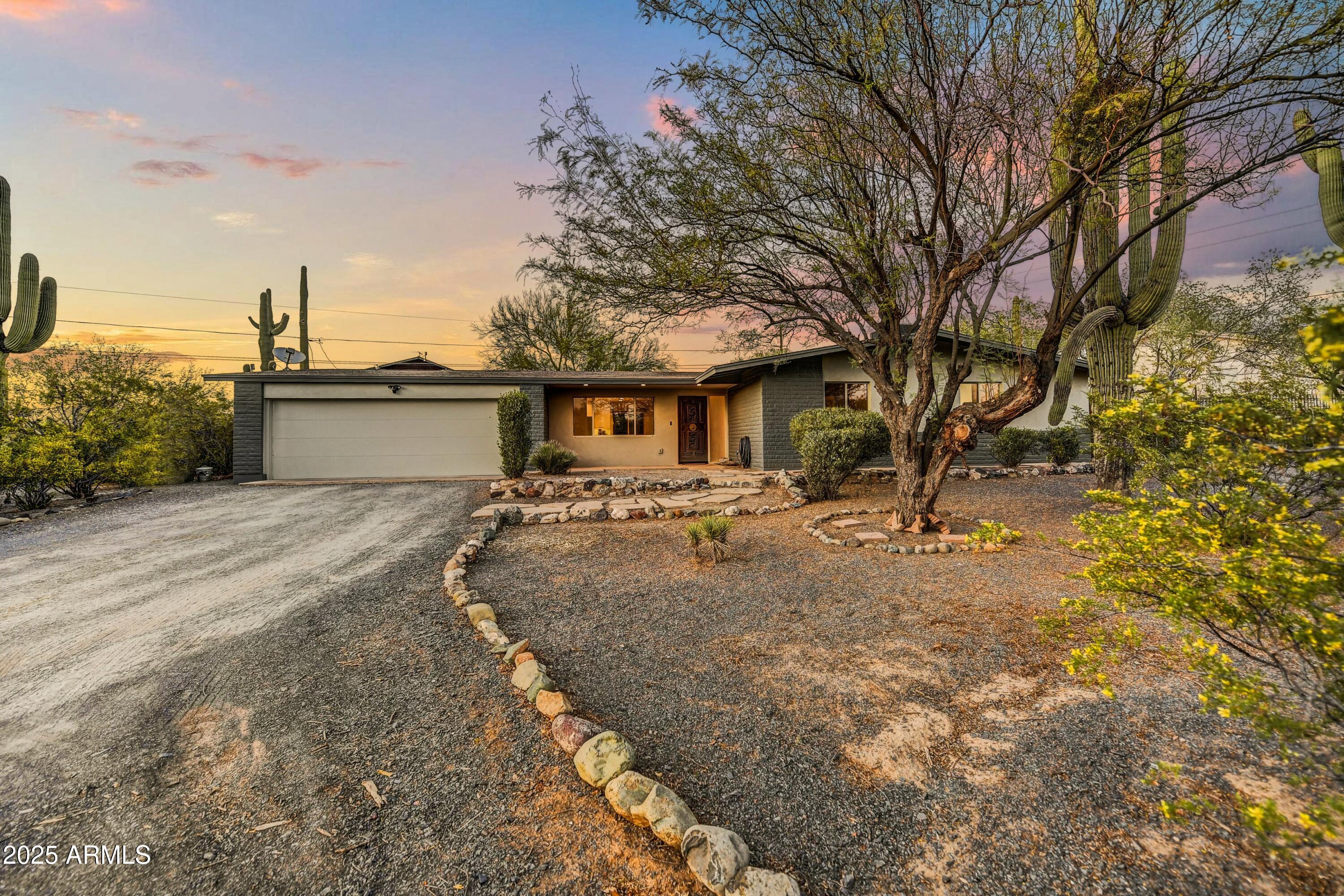 6002 E CHOLLA Road
