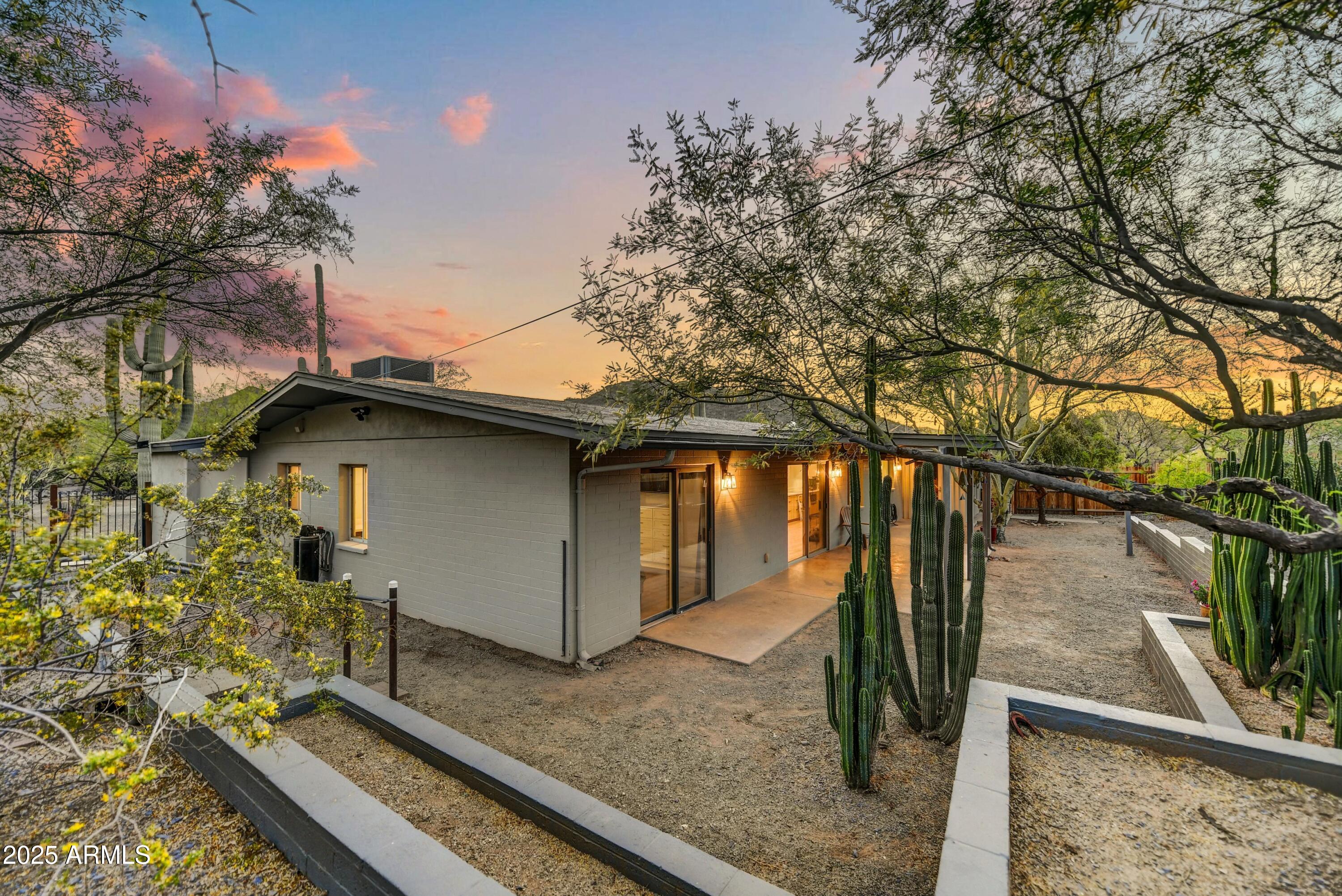6002 E CHOLLA Road