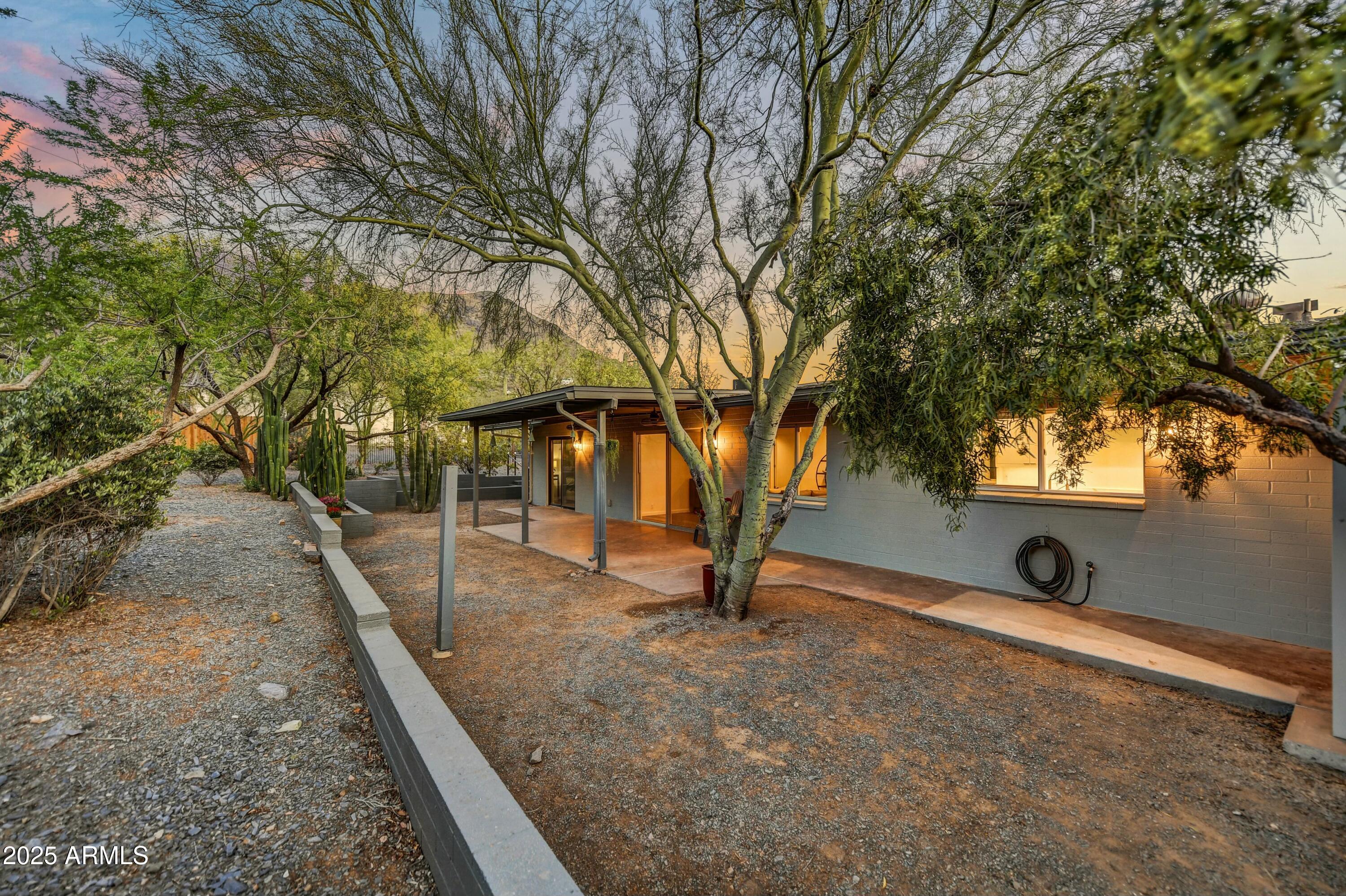 6002 E CHOLLA Road