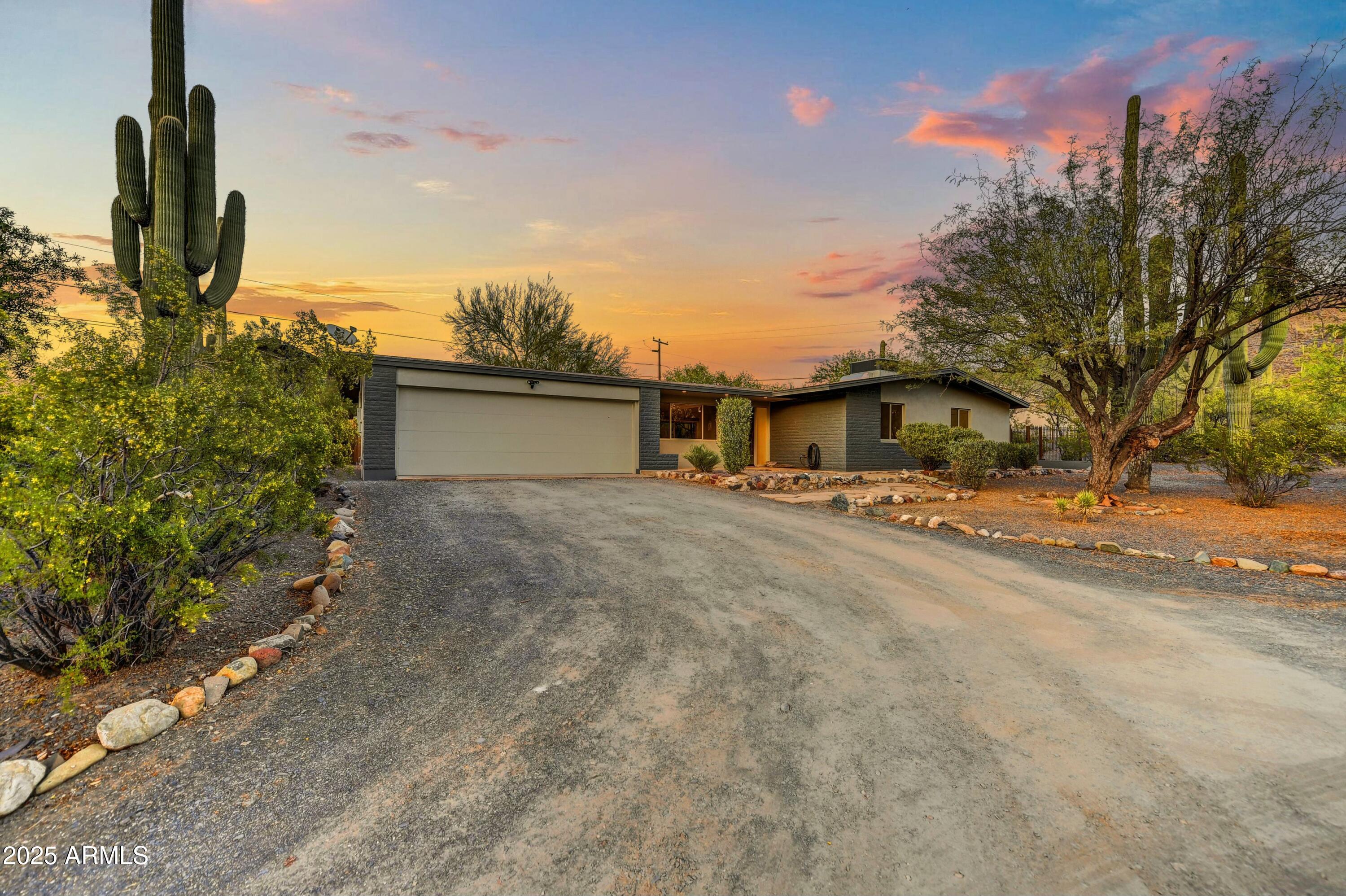 6002 E CHOLLA Road