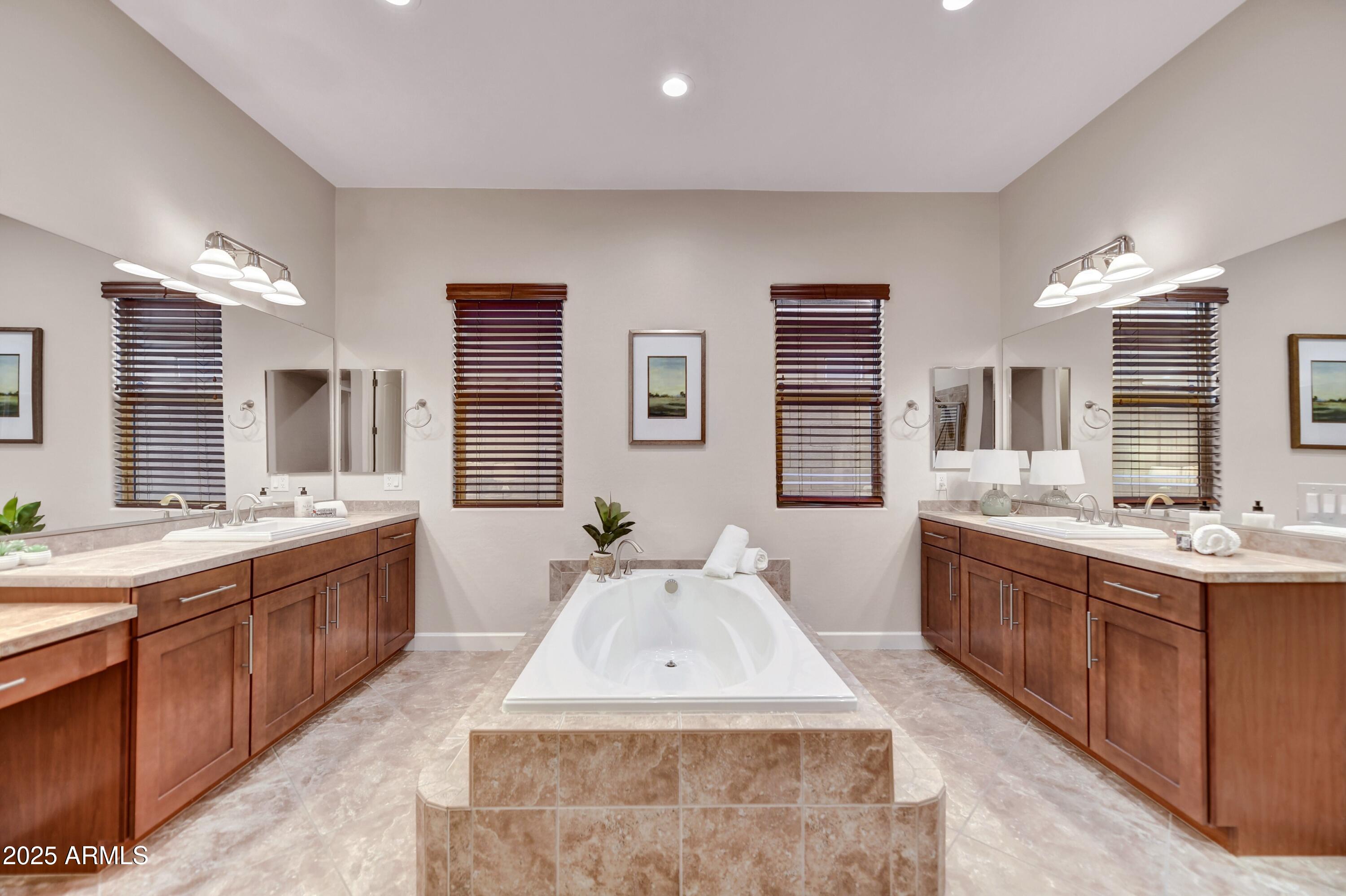 5626 E SLEEPY RANCH Road