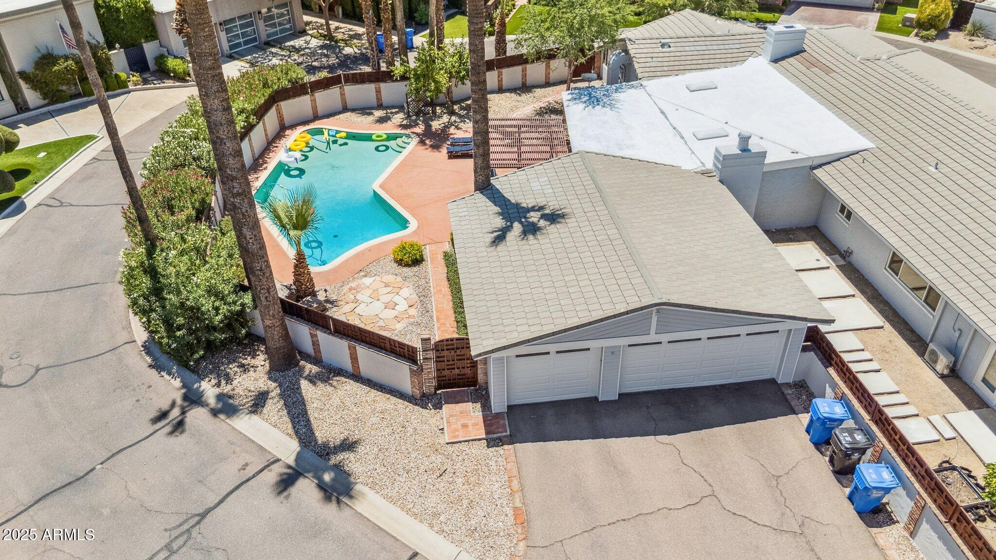 6816 N 1st Place