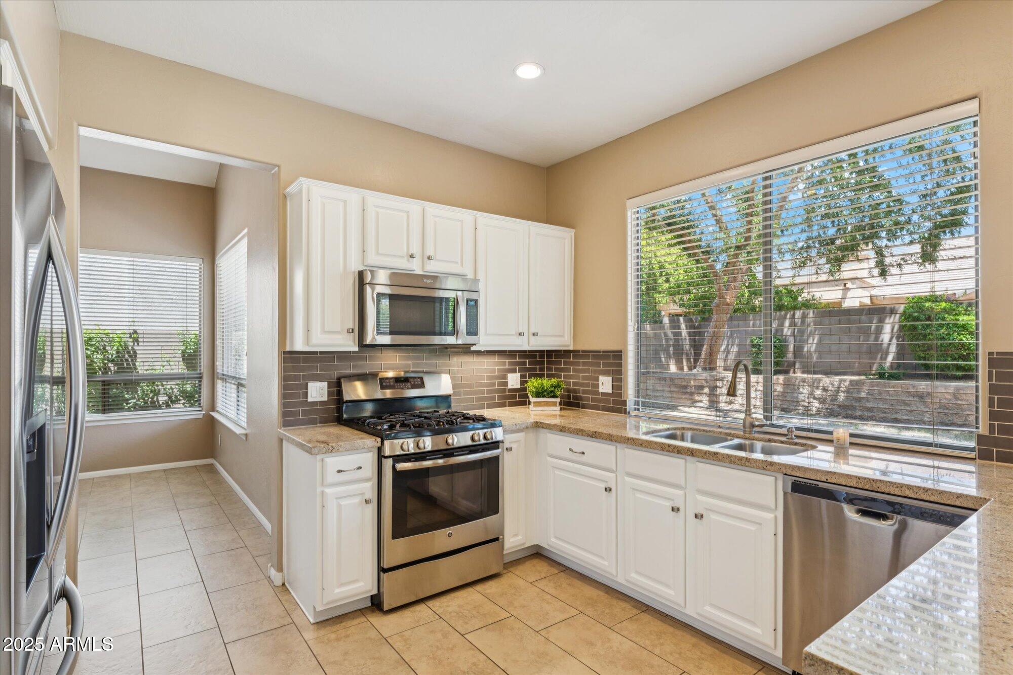 6768 E GELDING Drive
