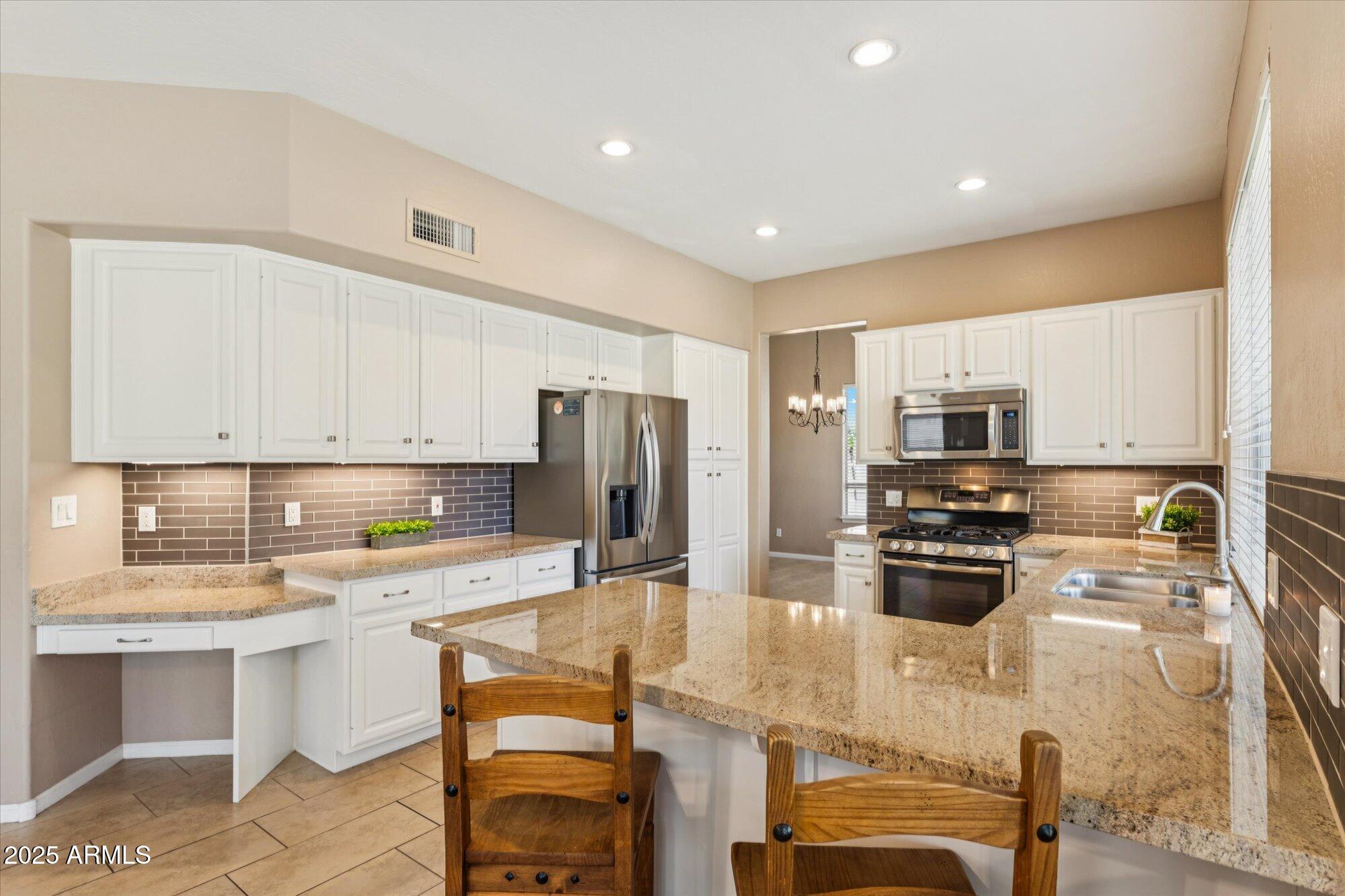 6768 E GELDING Drive