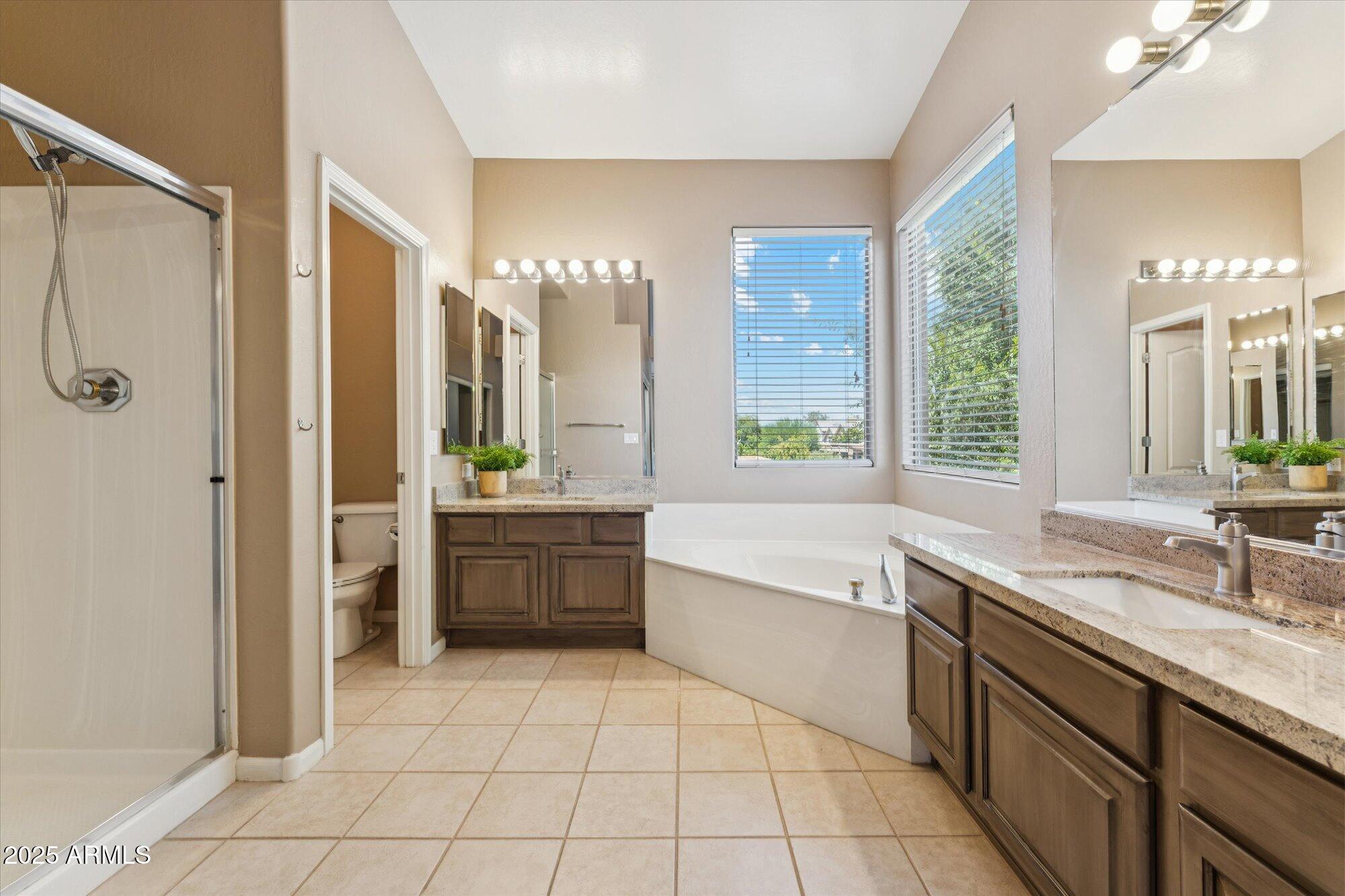 6768 E GELDING Drive