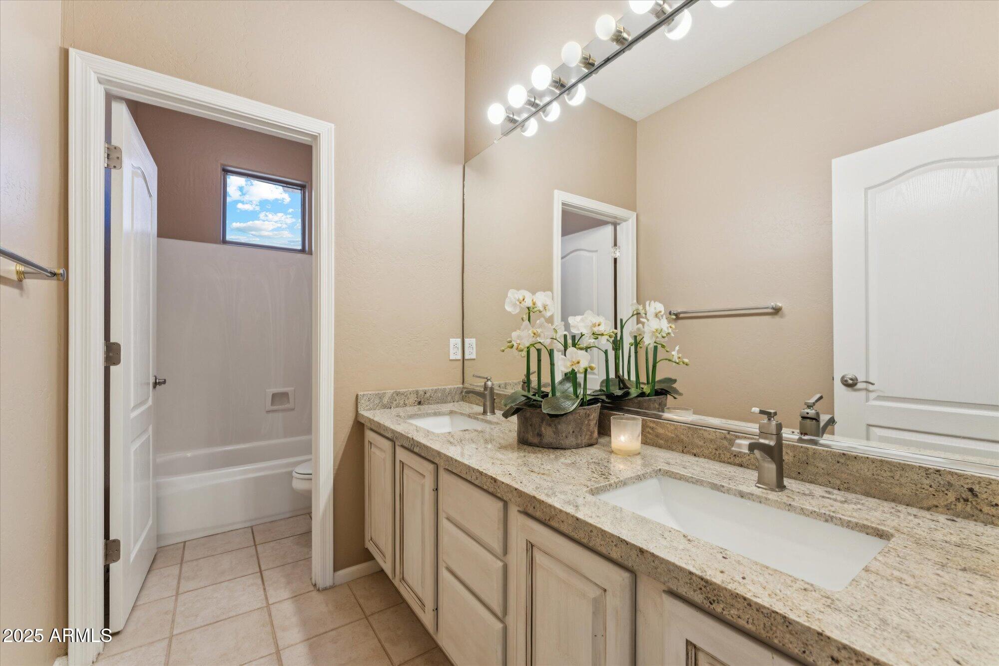 6768 E GELDING Drive