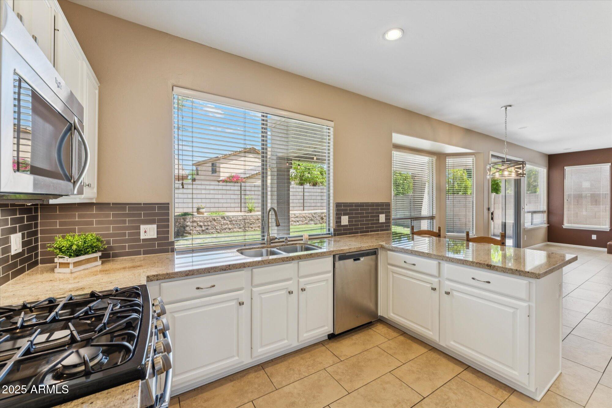 6768 E GELDING Drive