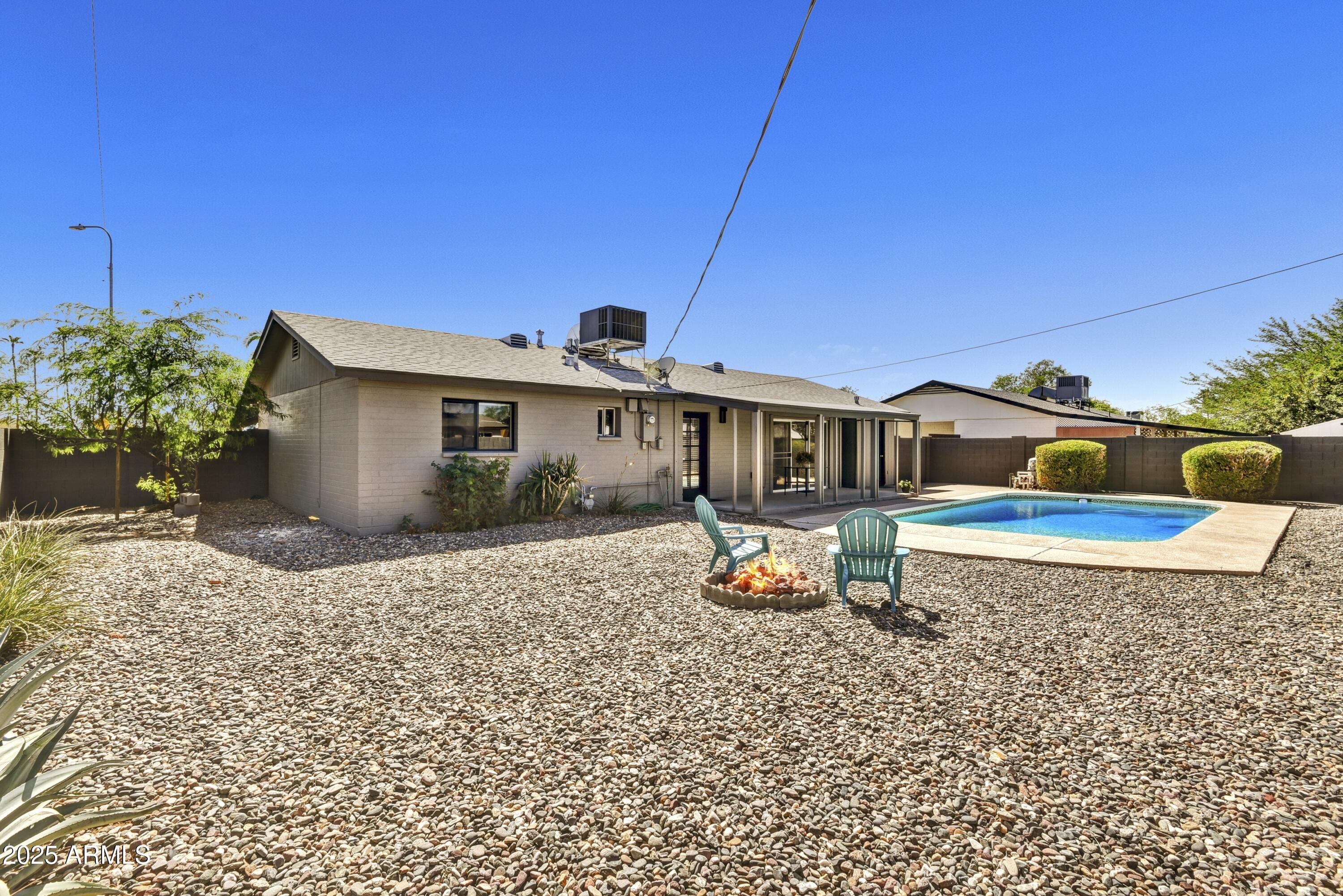 1986 E PALMCROFT Drive