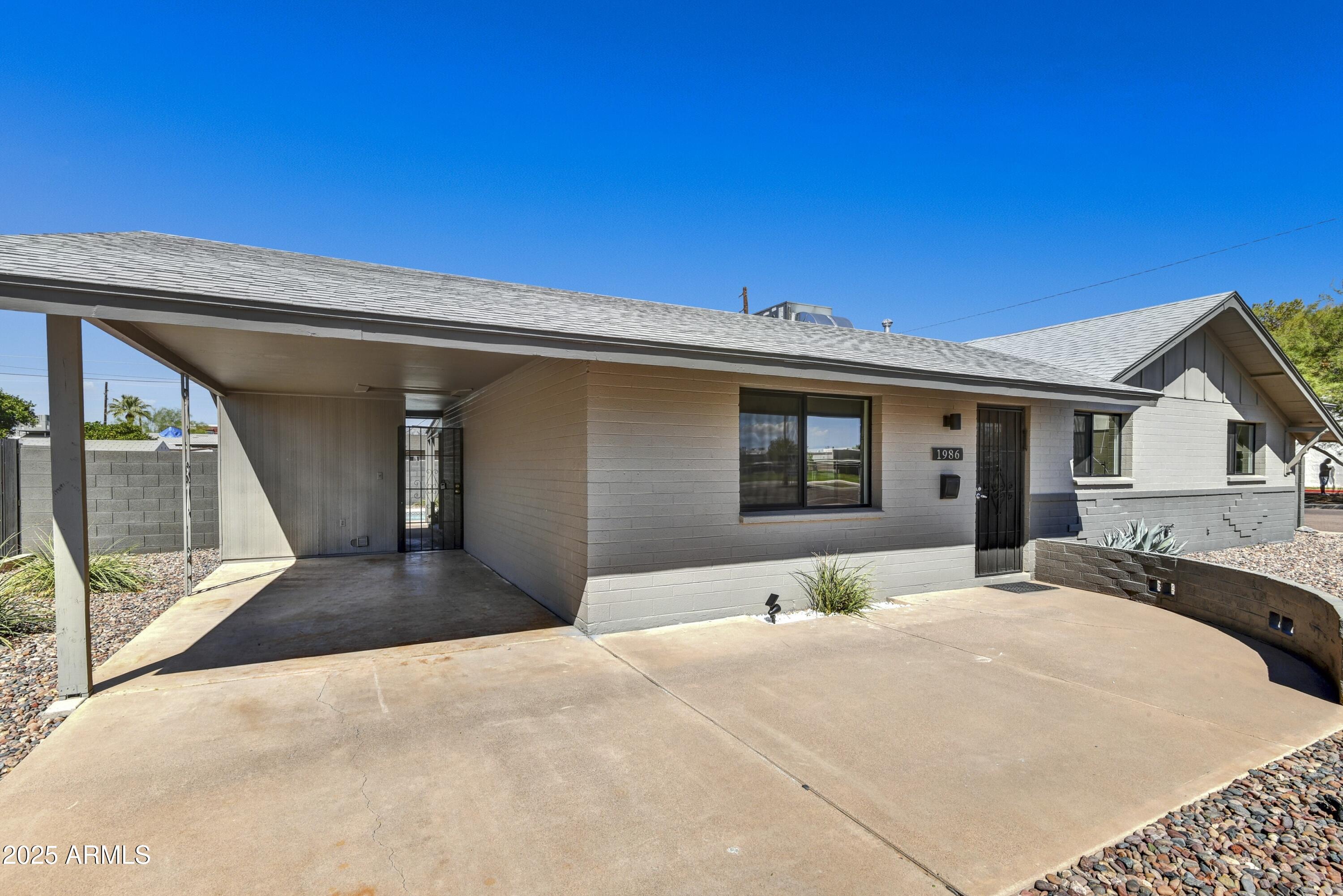 1986 E PALMCROFT Drive