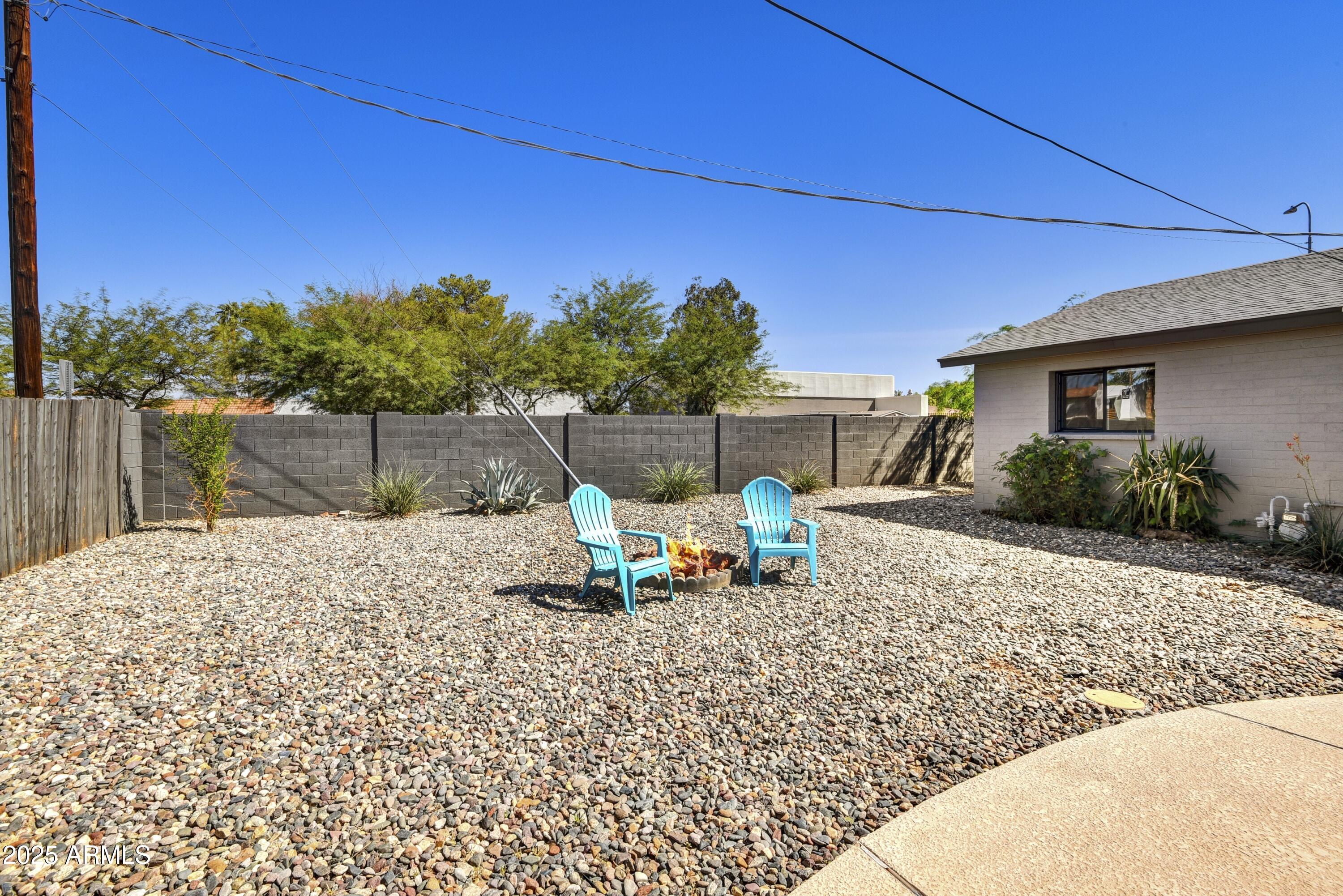 1986 E PALMCROFT Drive