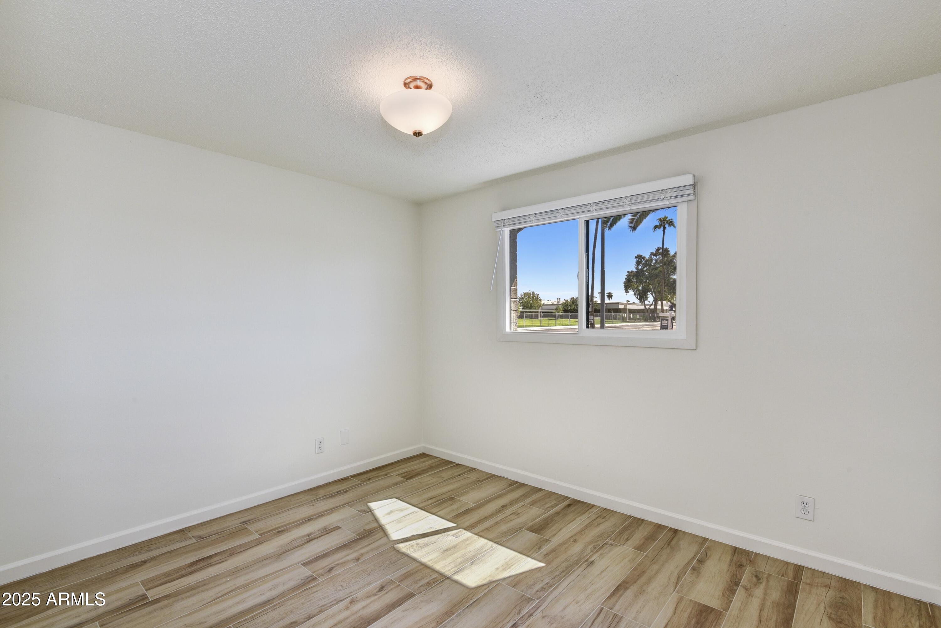 1986 E PALMCROFT Drive