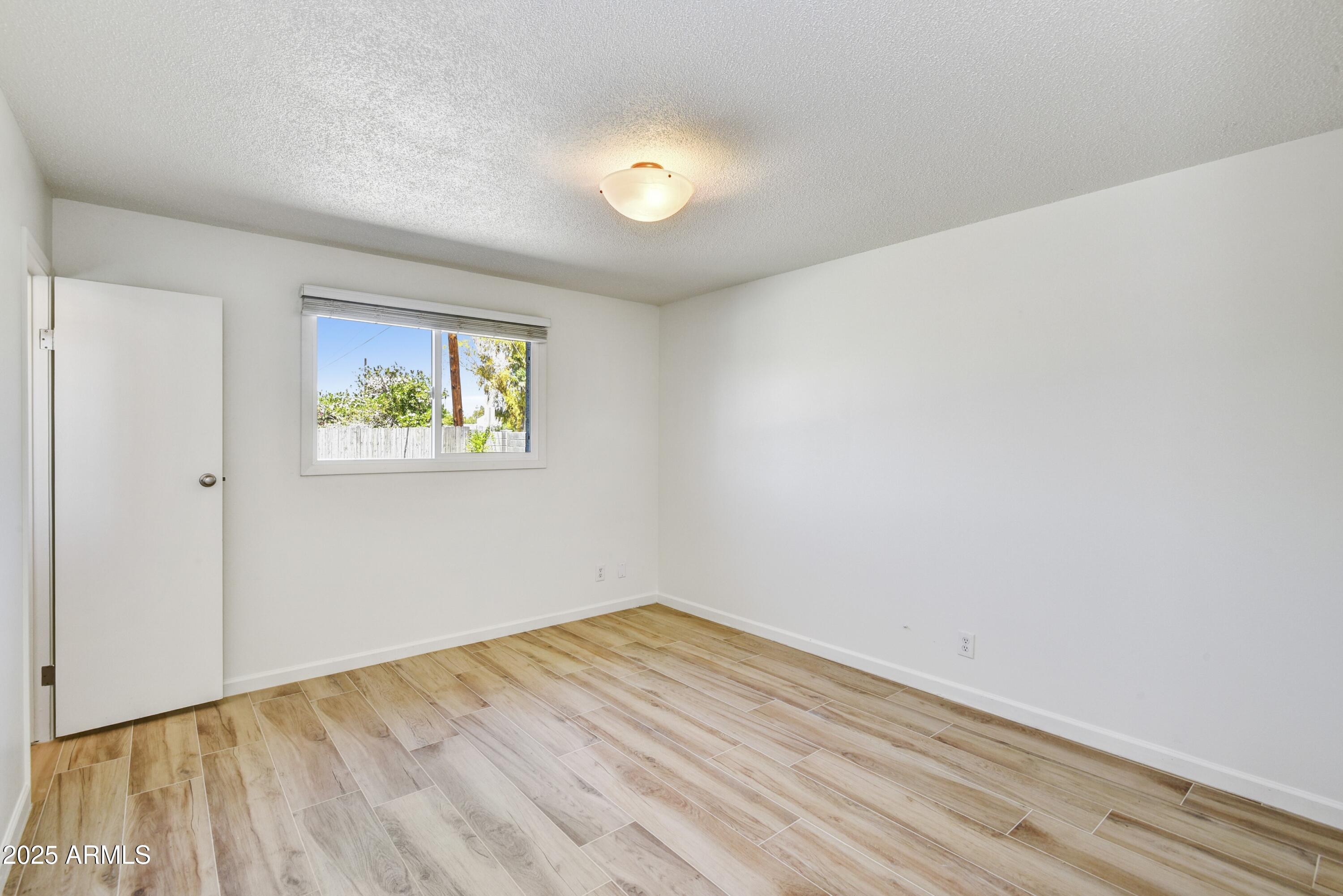 1986 E PALMCROFT Drive