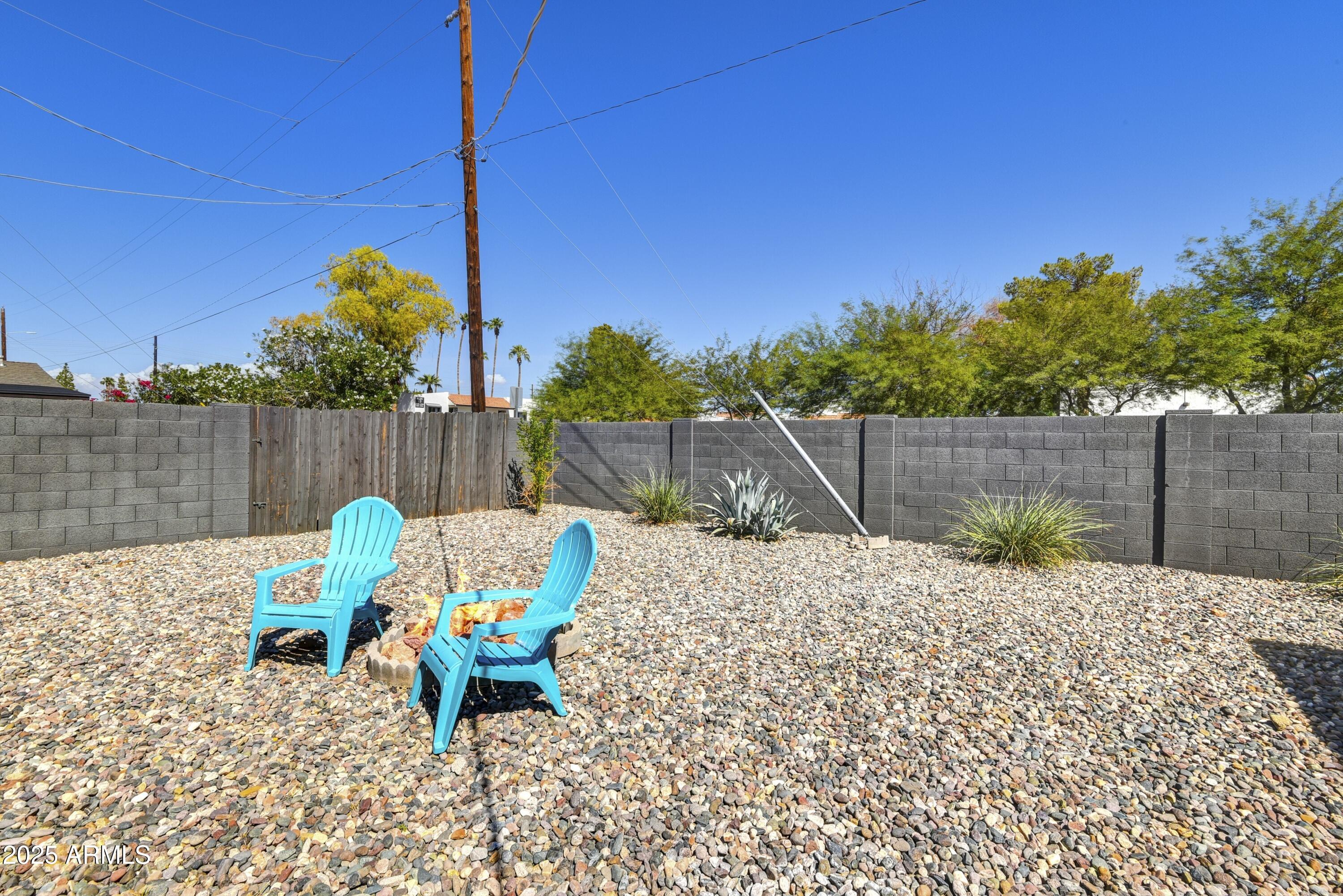 1986 E PALMCROFT Drive