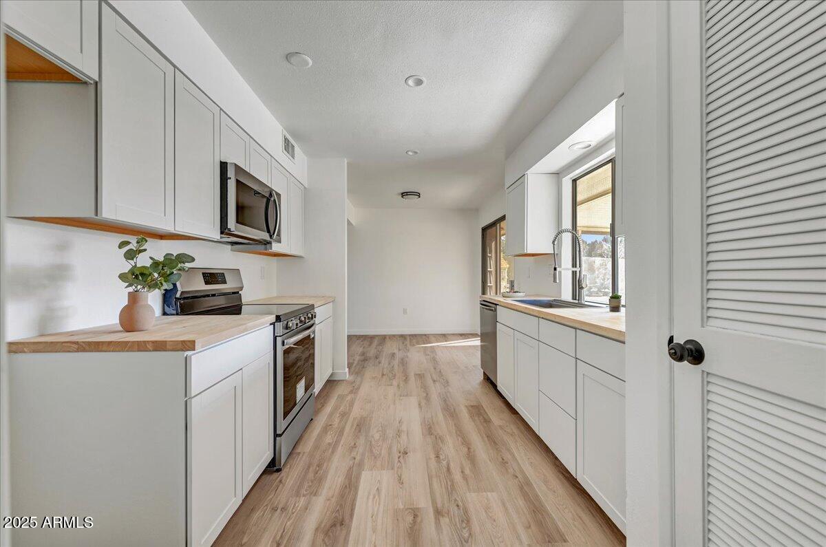 9711 W INDIAN HILLS Drive