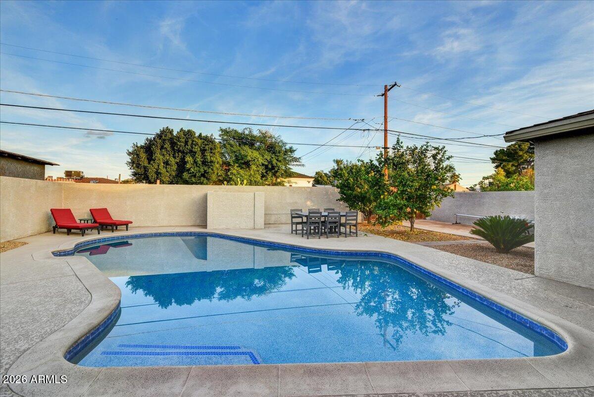 4325 N 19TH Place