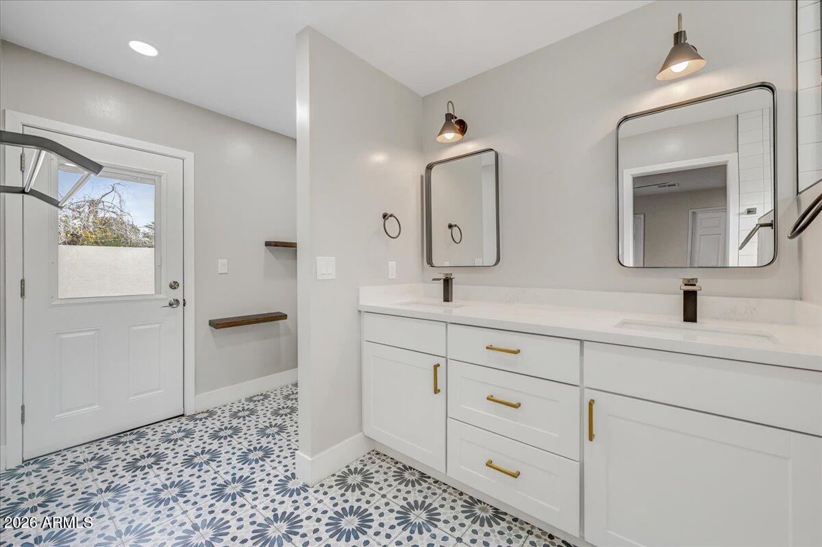 4325 N 19TH Place