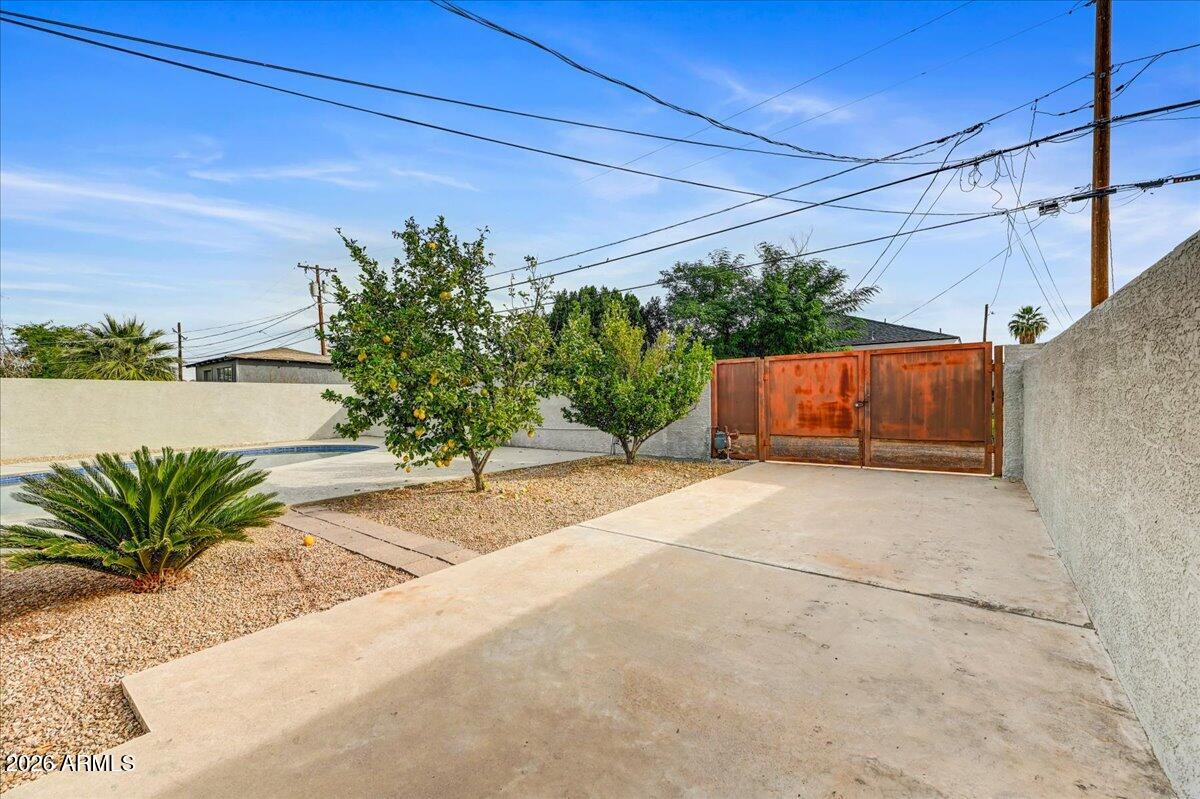4325 N 19TH Place