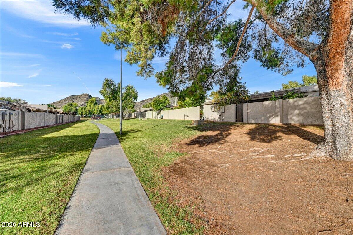 925 E COCHISE Drive
