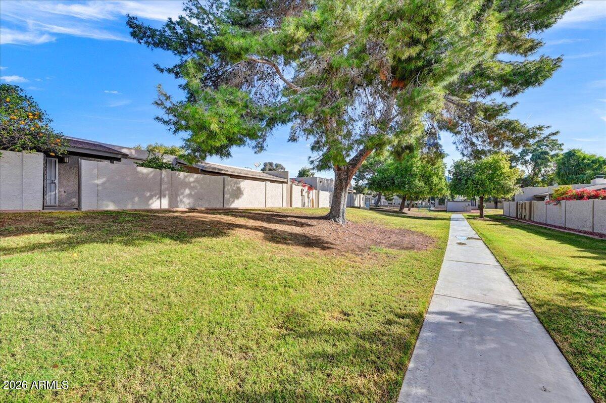 925 E COCHISE Drive