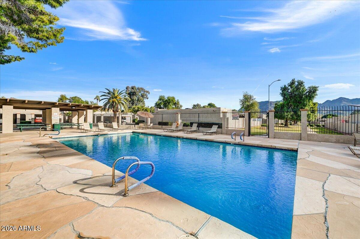 925 E COCHISE Drive