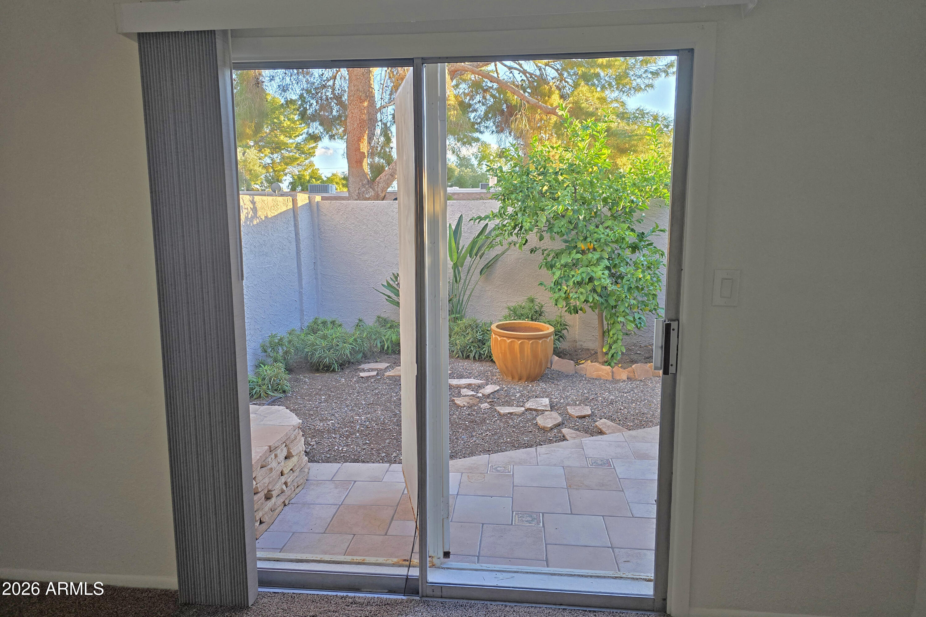 925 E COCHISE Drive