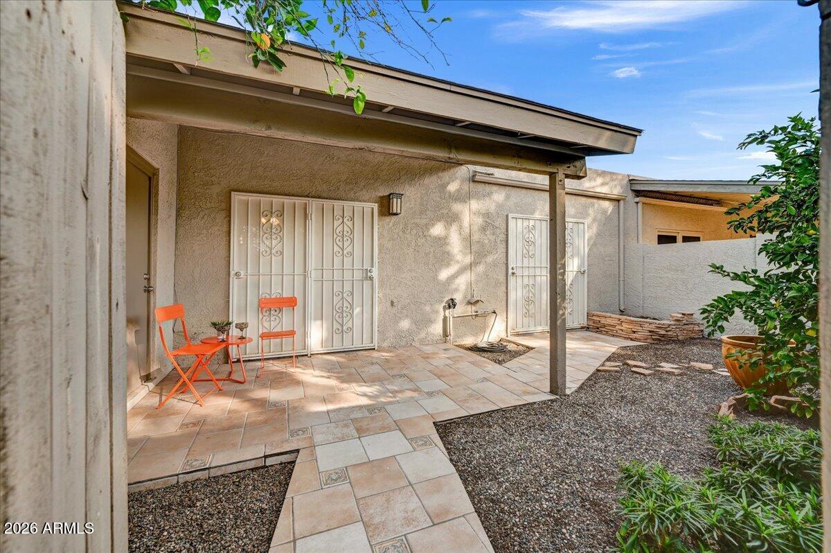 925 E COCHISE Drive