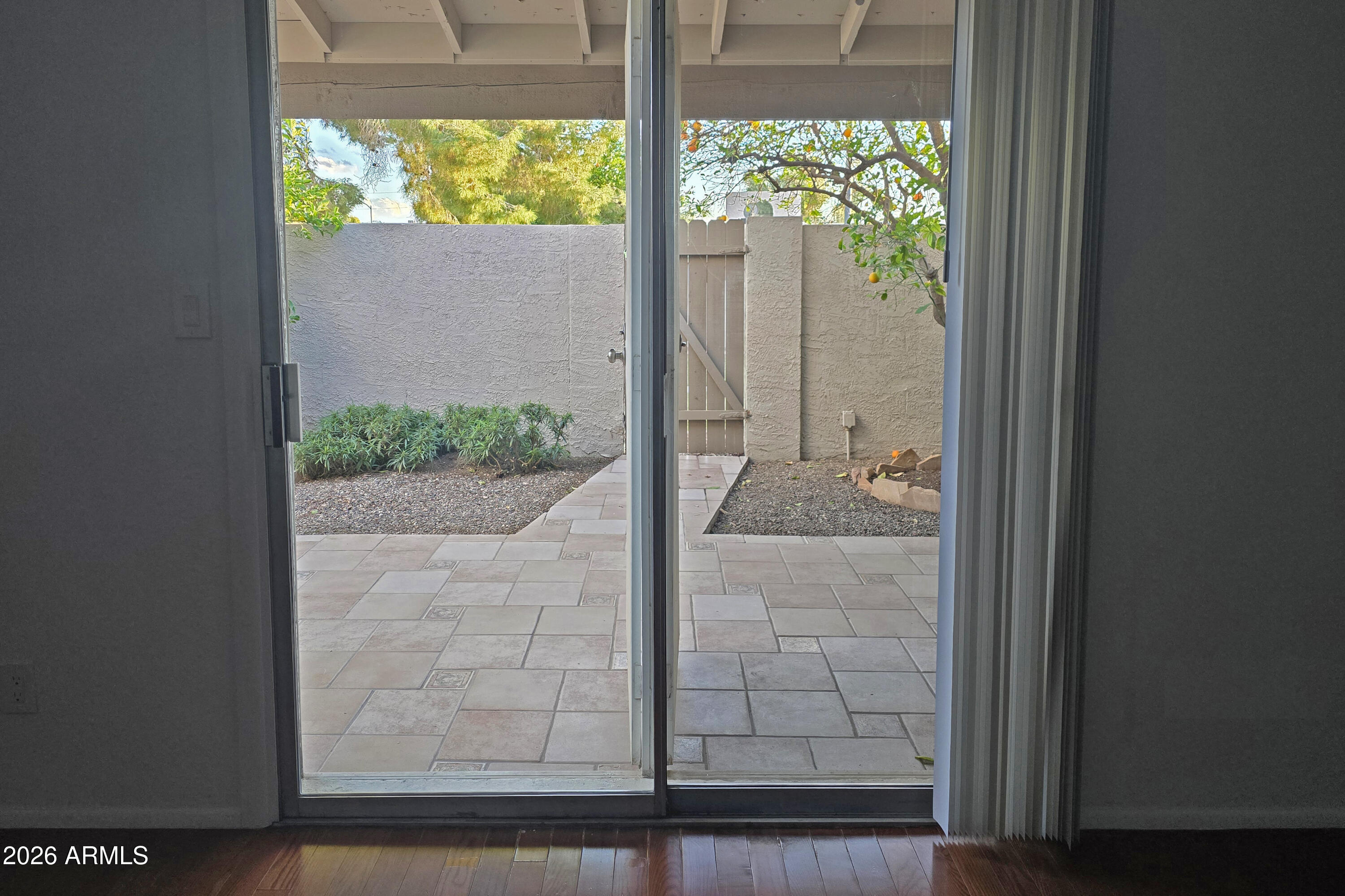 925 E COCHISE Drive