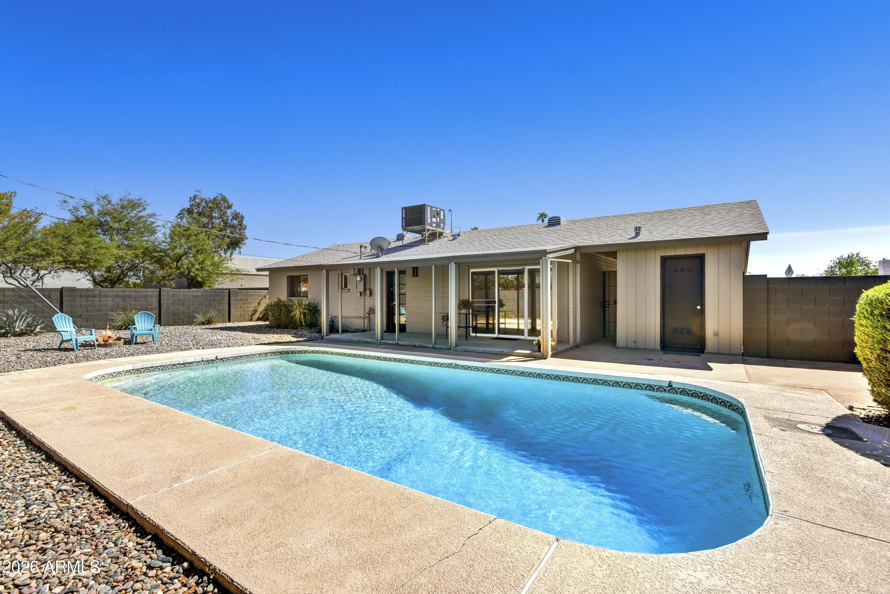1986 E PALMCROFT Drive
