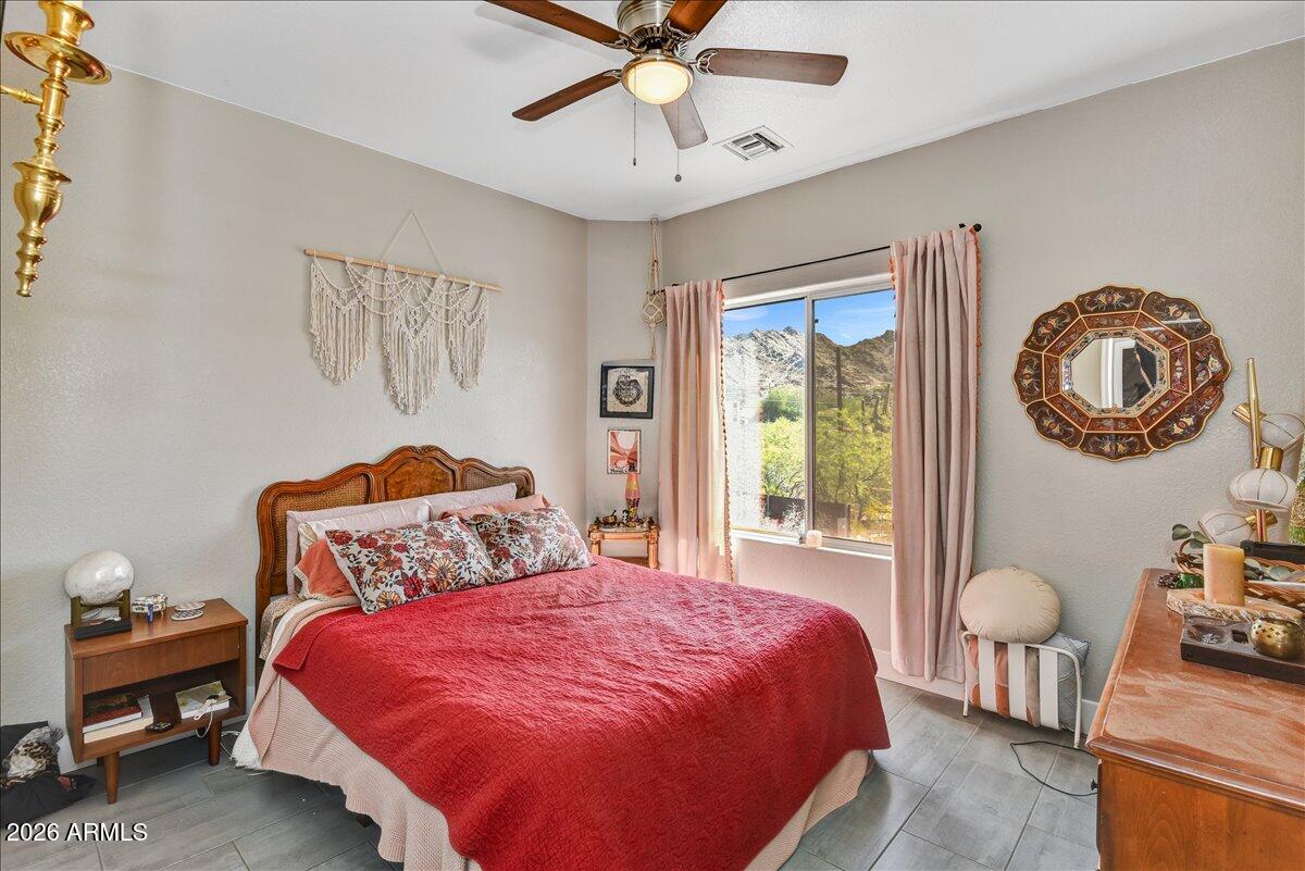 1418 E MALAPAI Drive