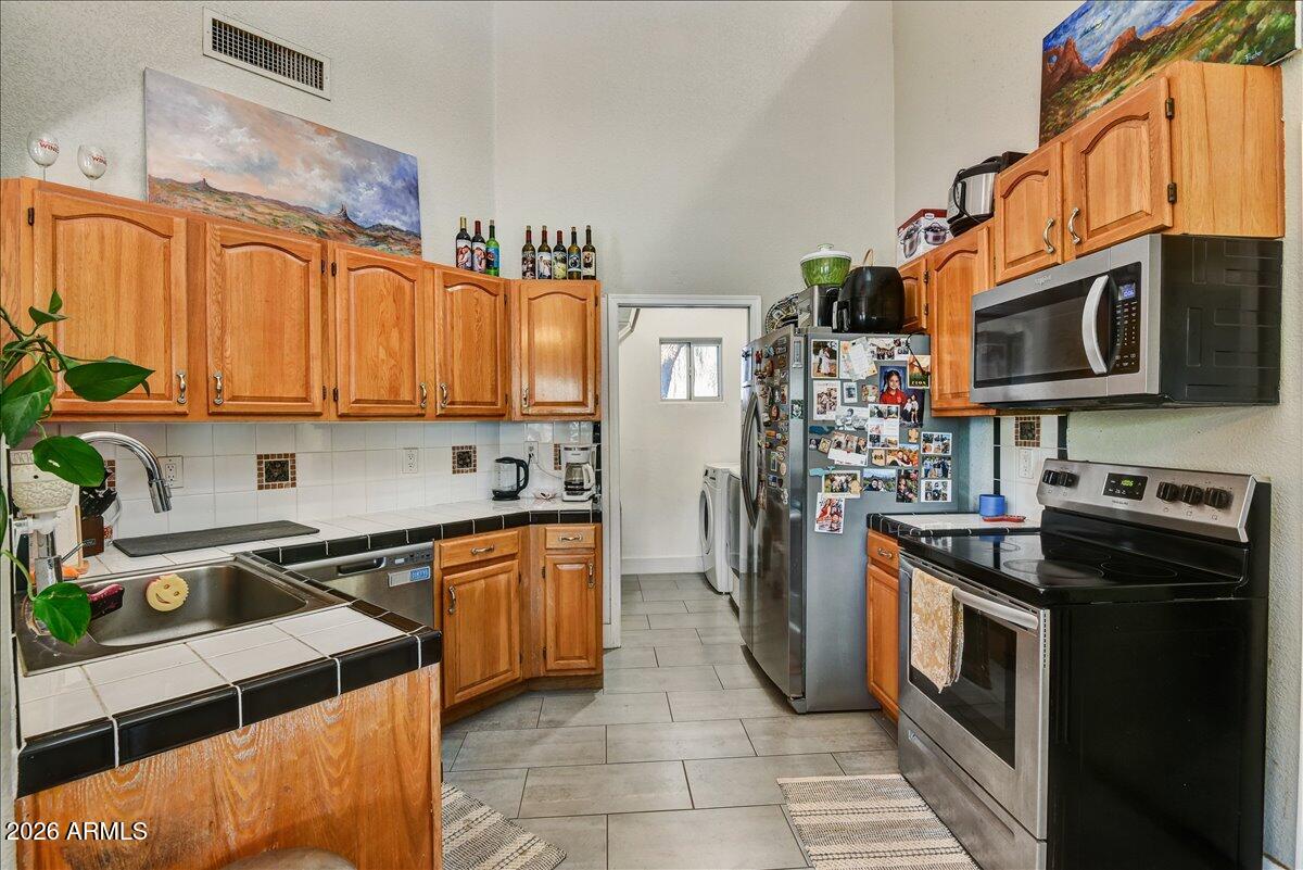 1418 E MALAPAI Drive