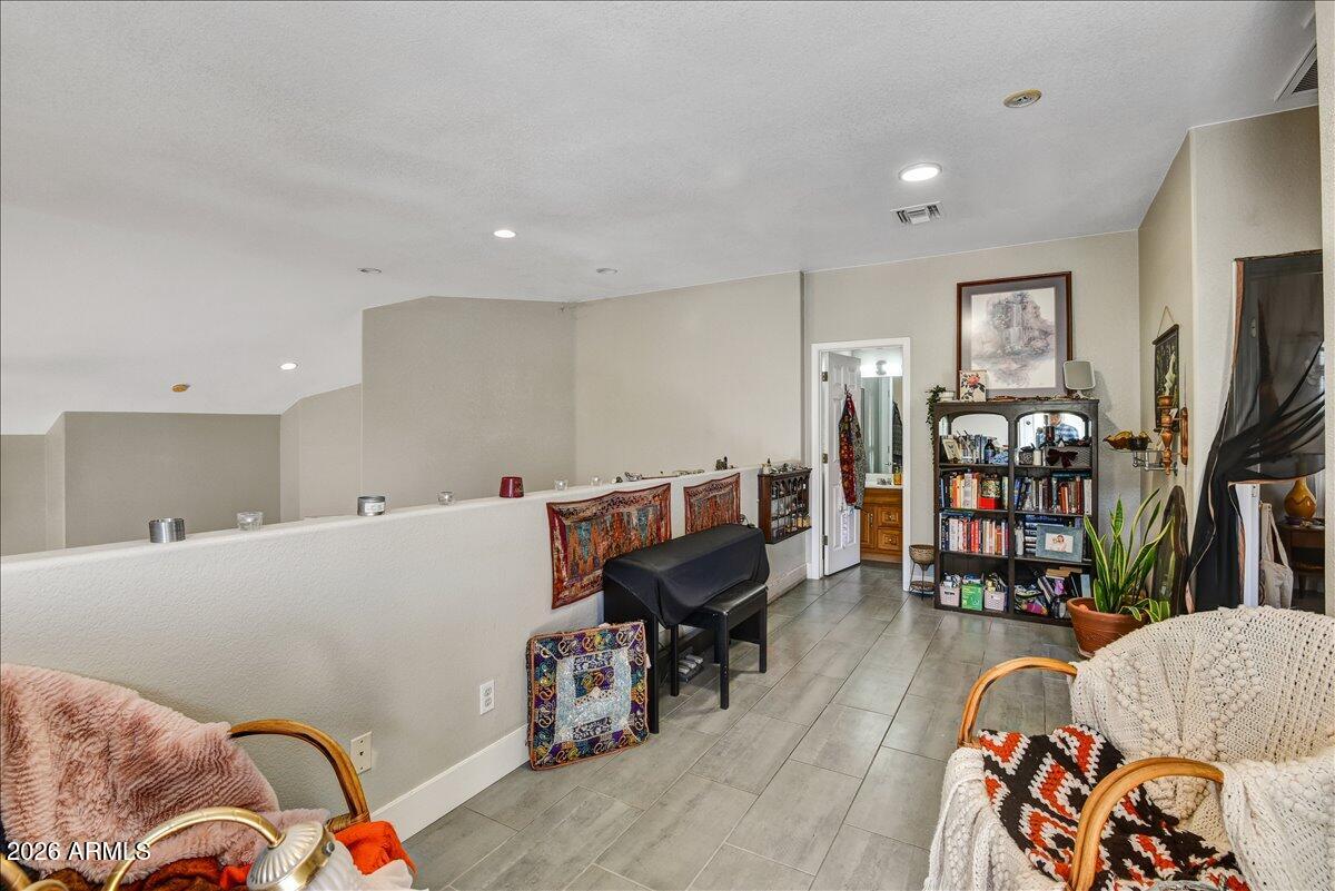 1418 E MALAPAI Drive
