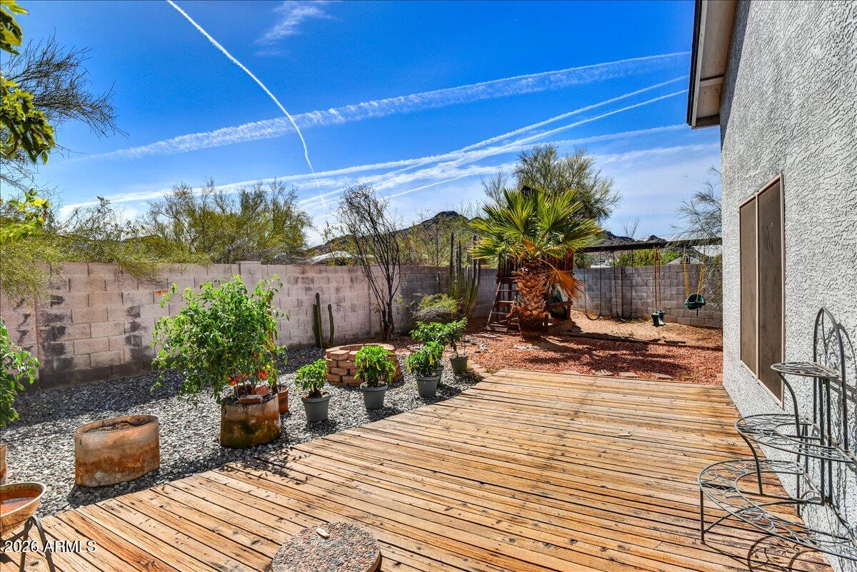 1418 E MALAPAI Drive