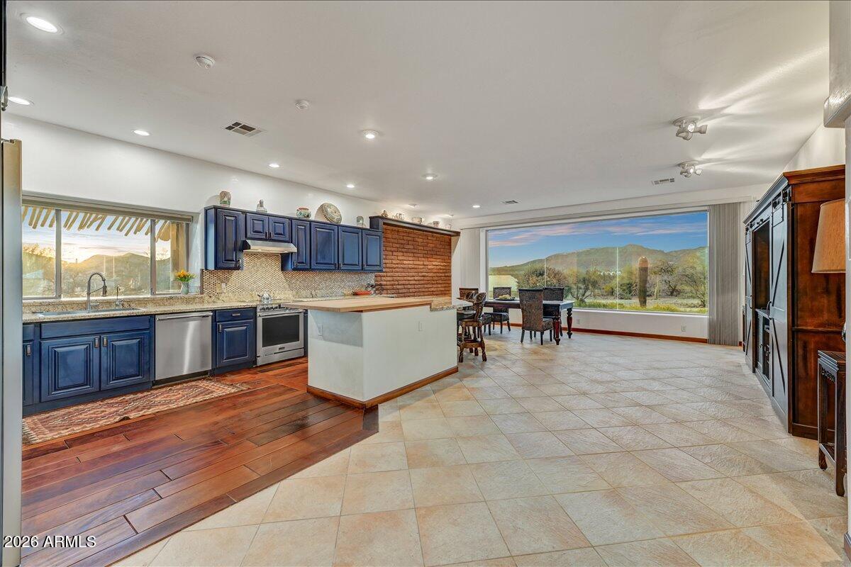 39405 N SPUR CROSS Road