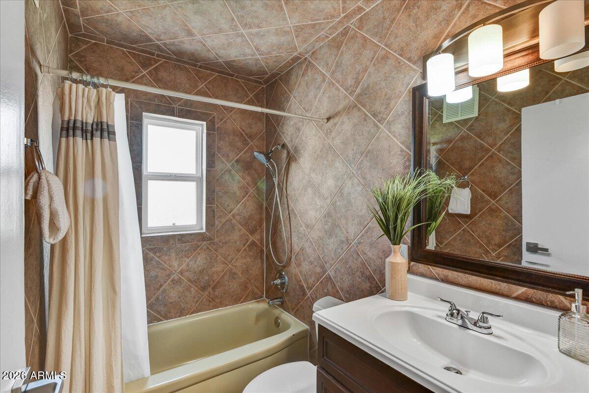 4325 N 19TH Place