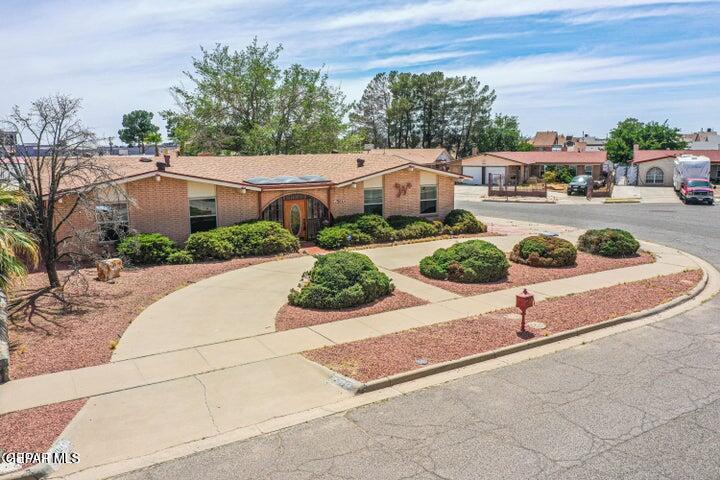 1944 RATNER Circle