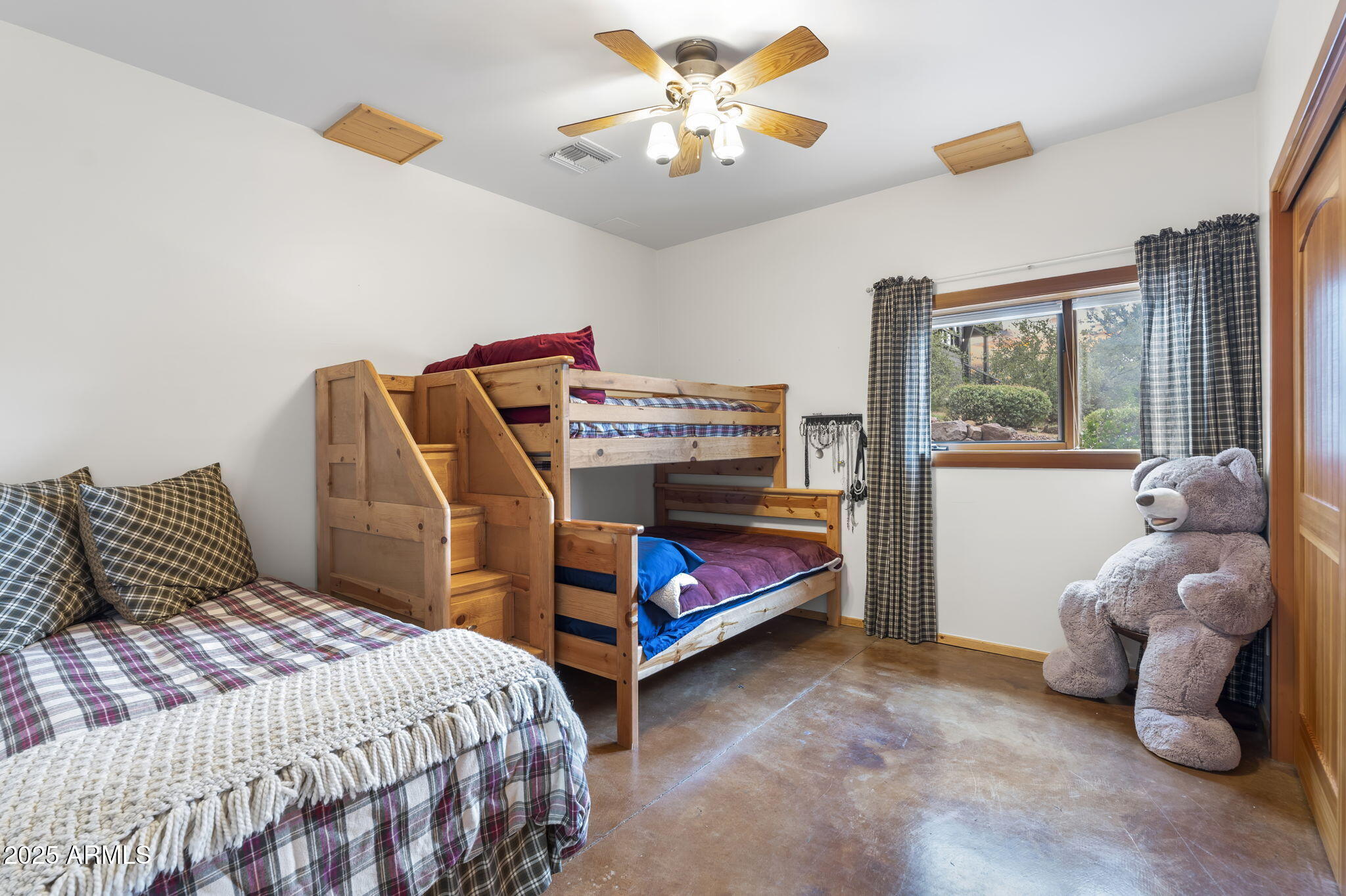 2706 E Wild Rose Circle