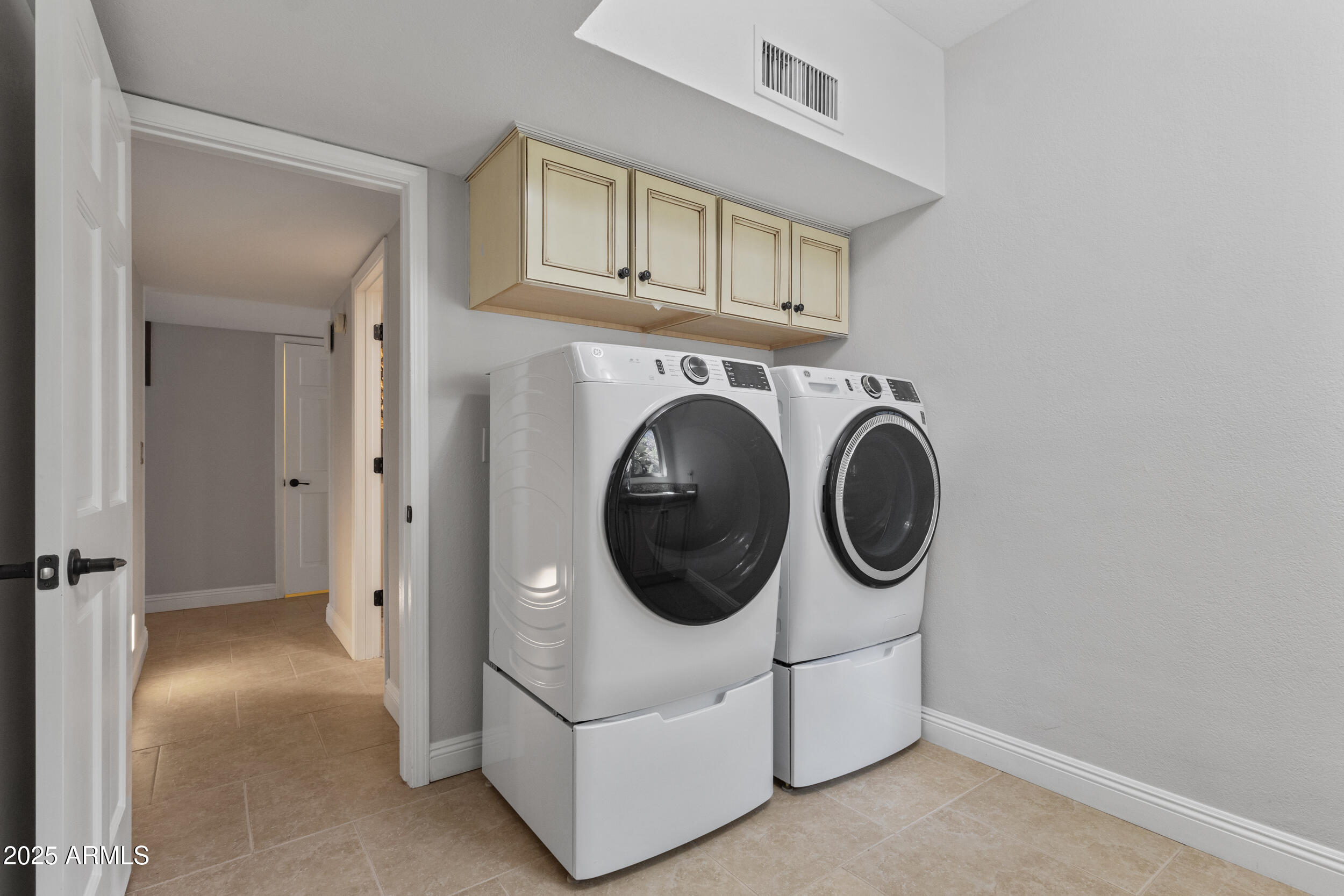 1131 N YORK Circle, Mesa