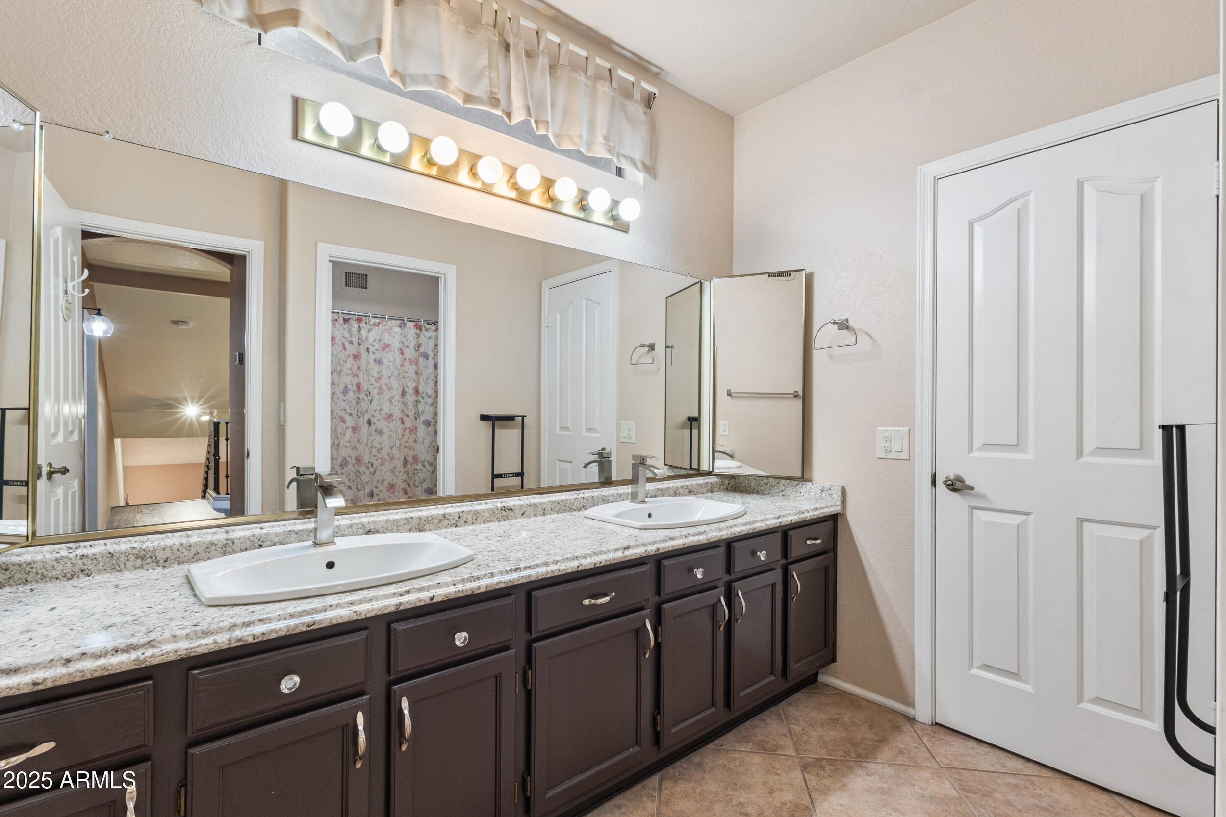 1214 W IRIS Drive, Gilbert