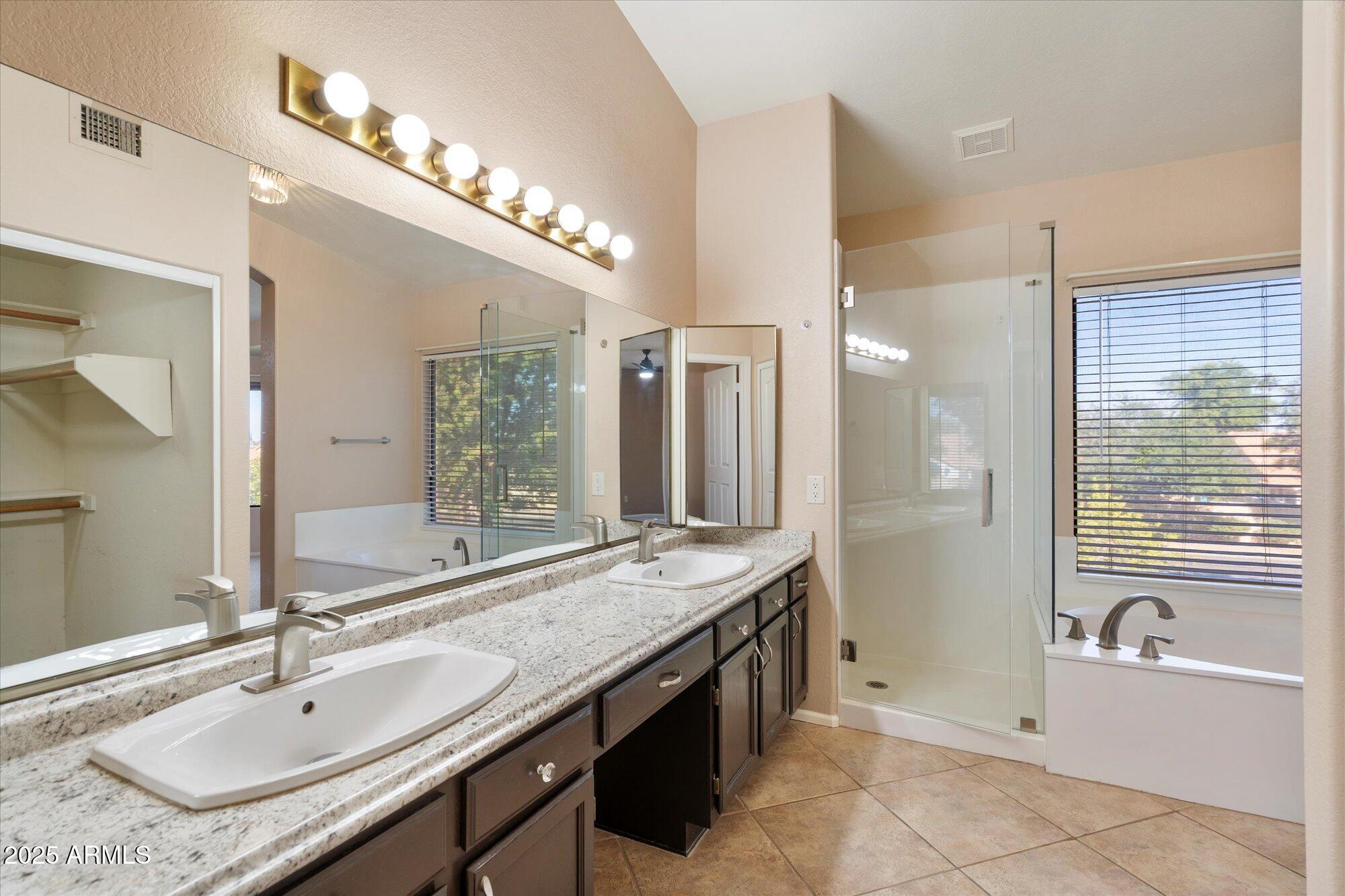 1214 W IRIS Drive, Gilbert