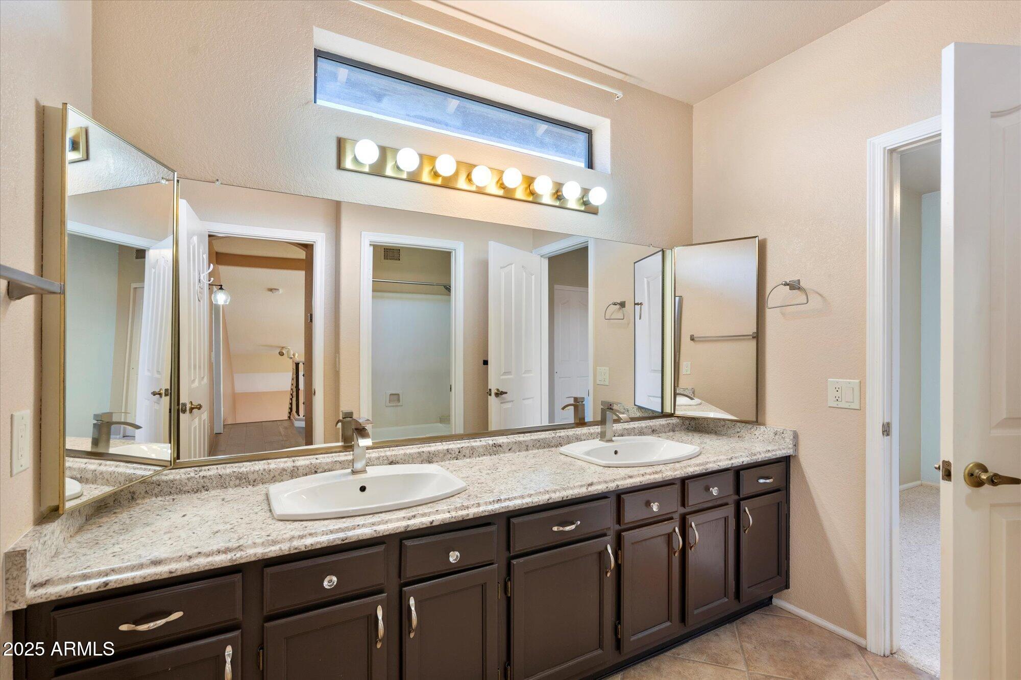 1214 W IRIS Drive, Gilbert