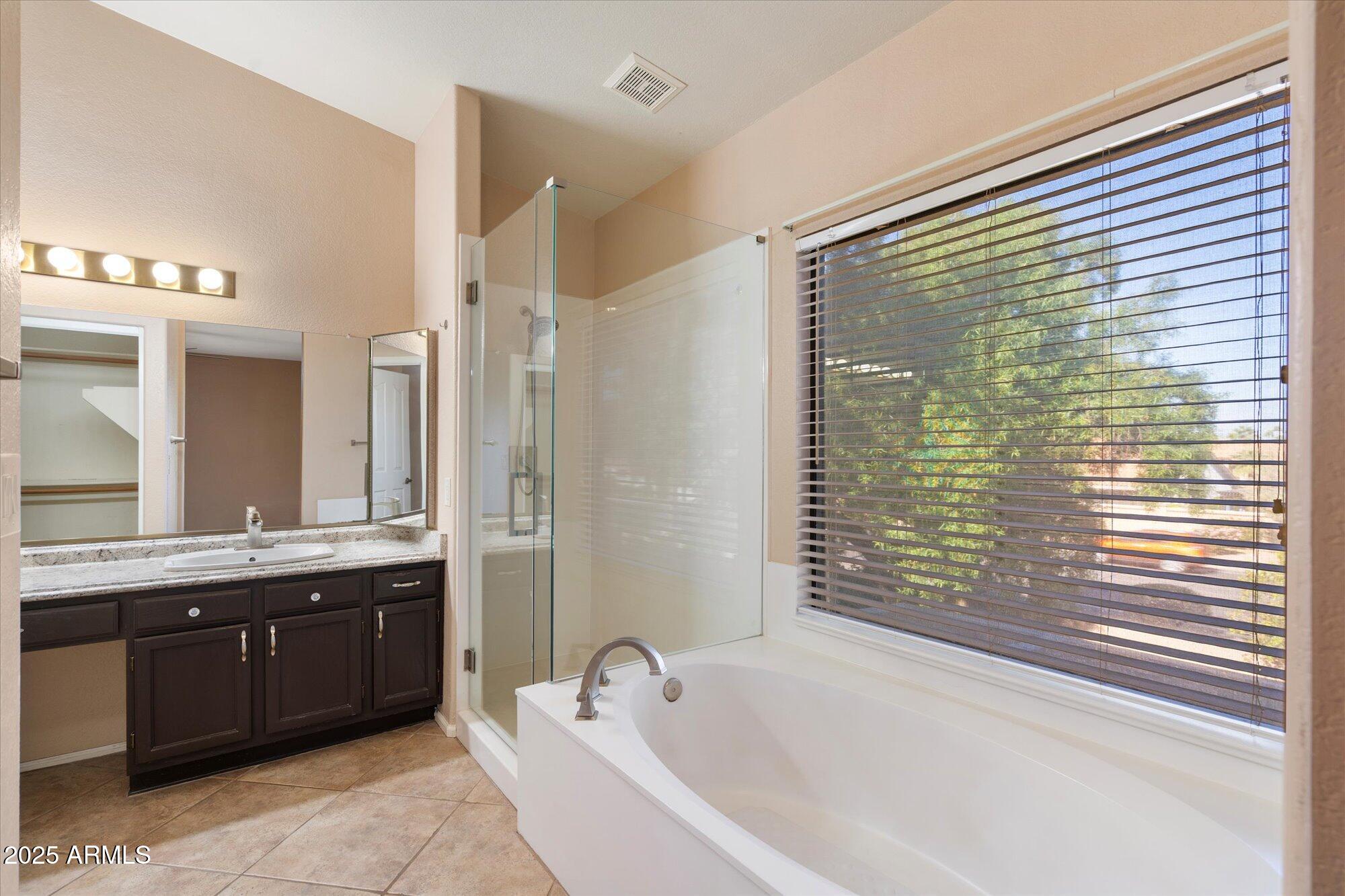 1214 W IRIS Drive, Gilbert