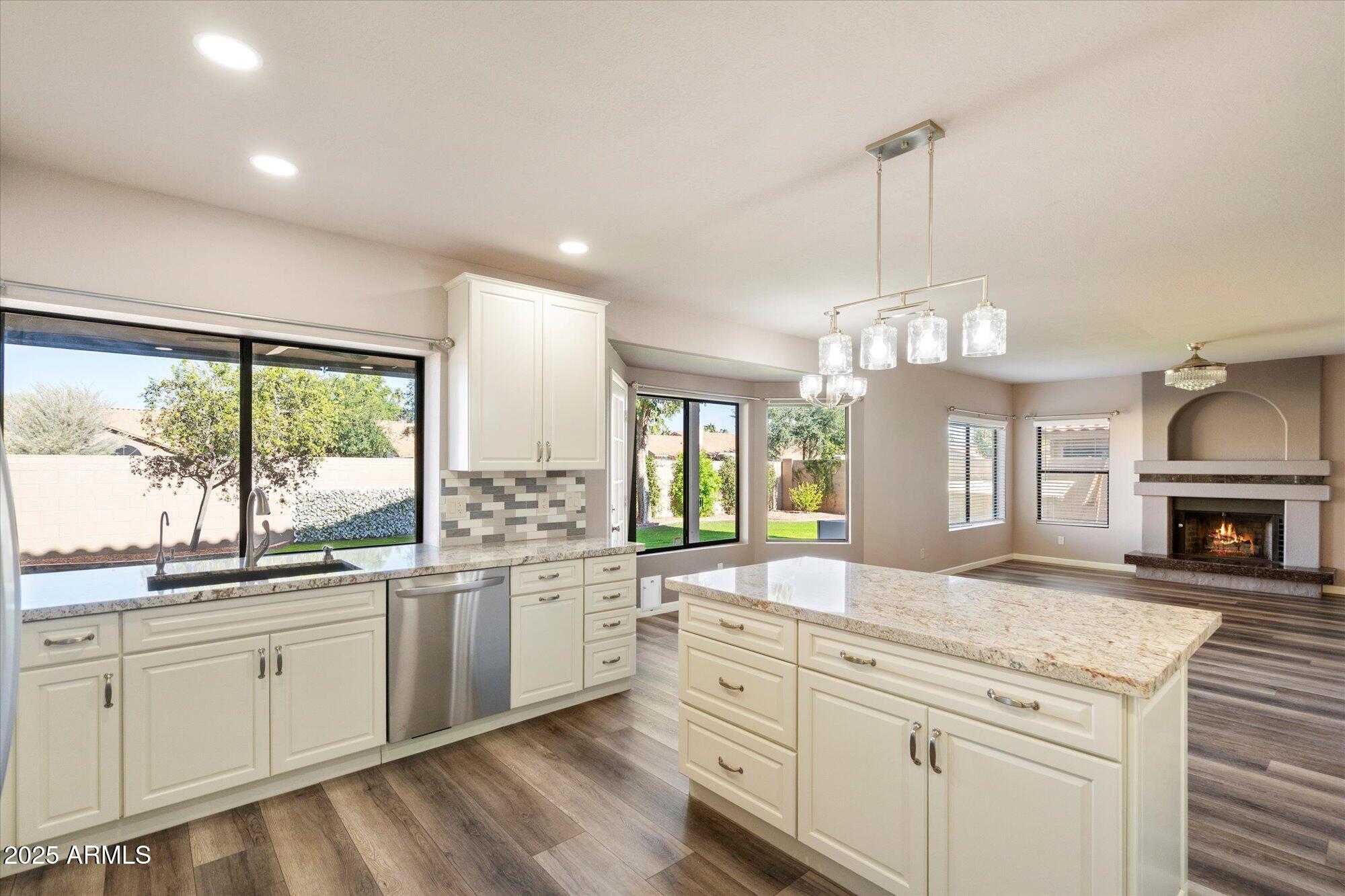 1214 W IRIS Drive, Gilbert