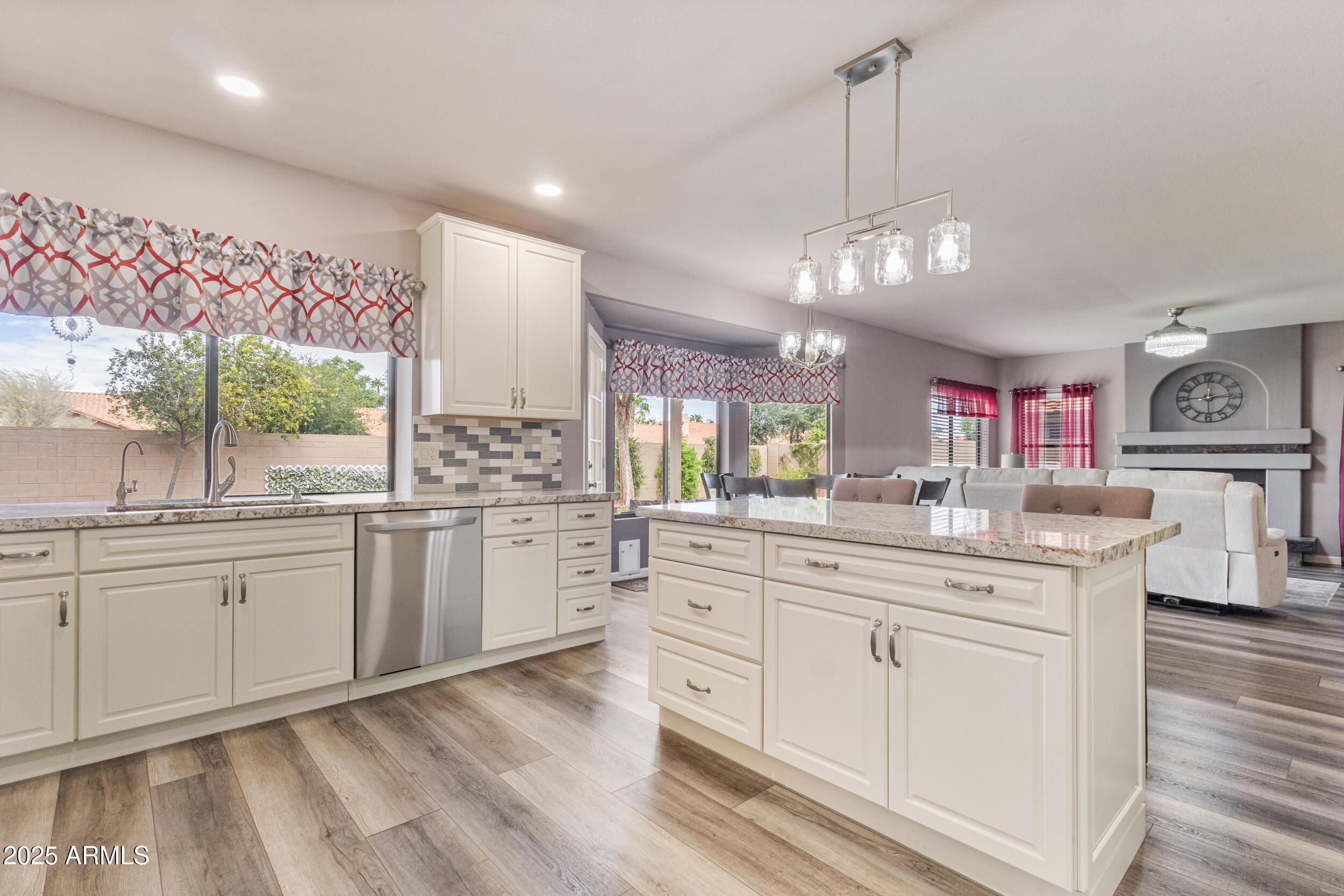 1214 W IRIS Drive, Gilbert